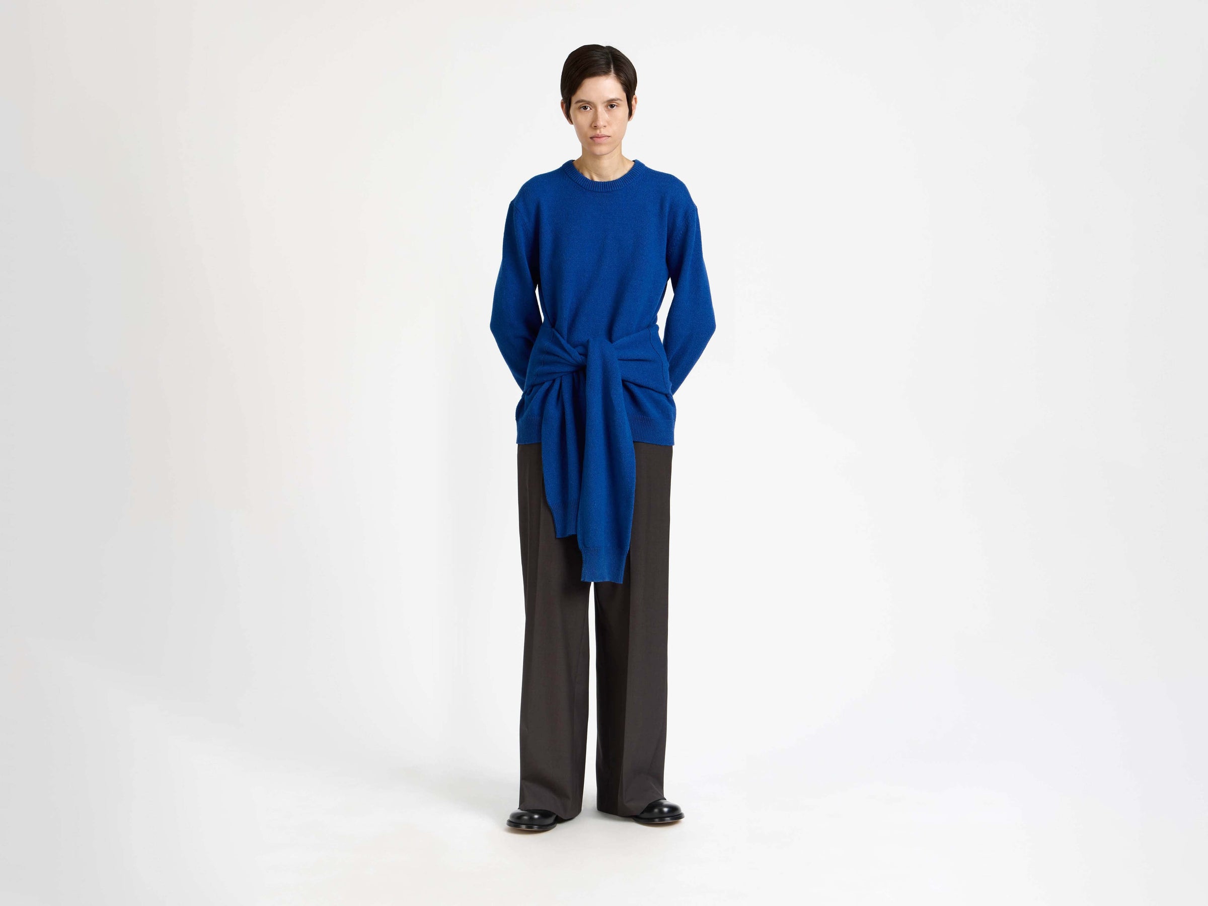 SLEEVE-TIE WAISTED JUMPER IN COBALT