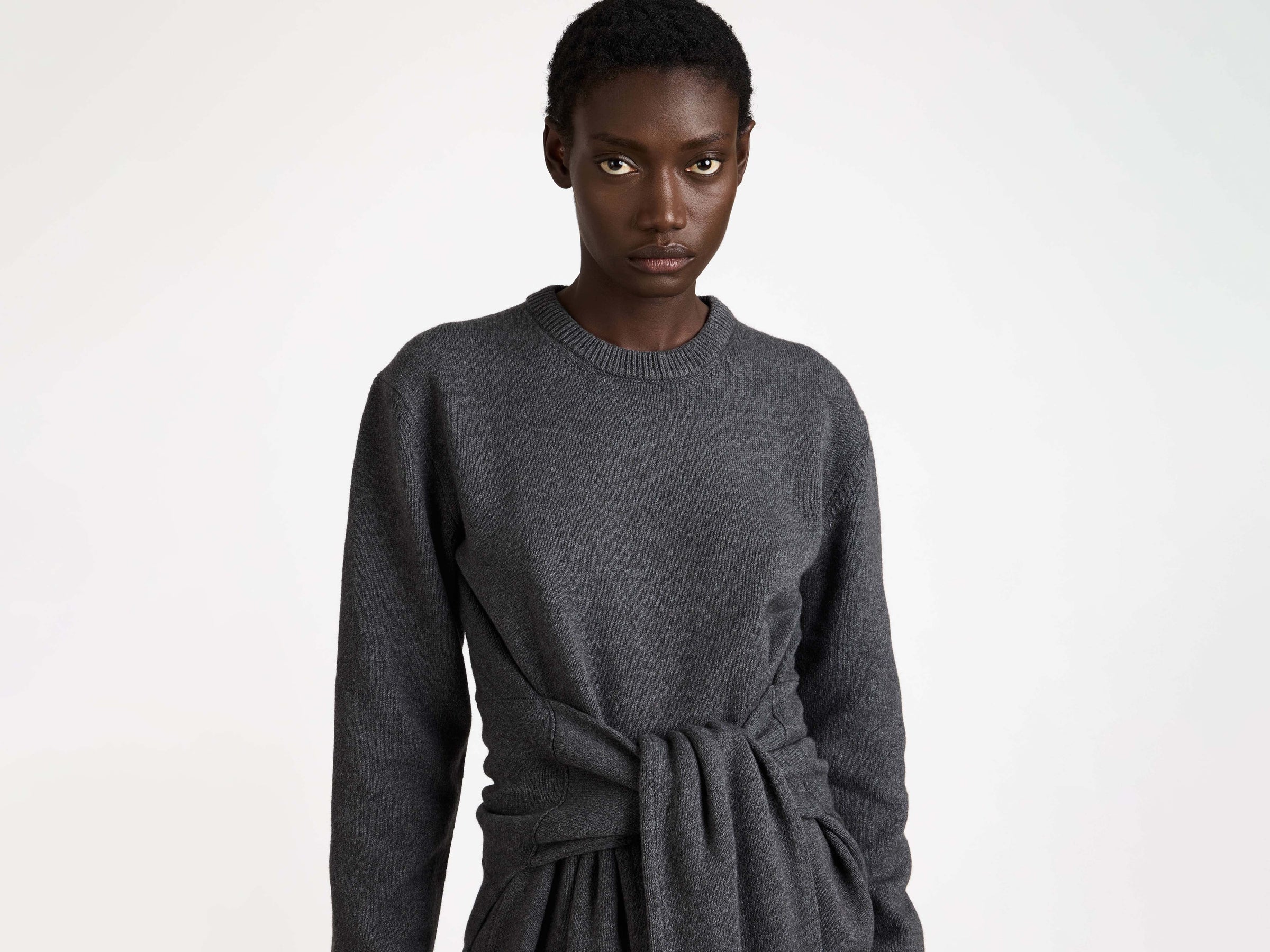 waist tie jumper charcoal melange Model Detail 5