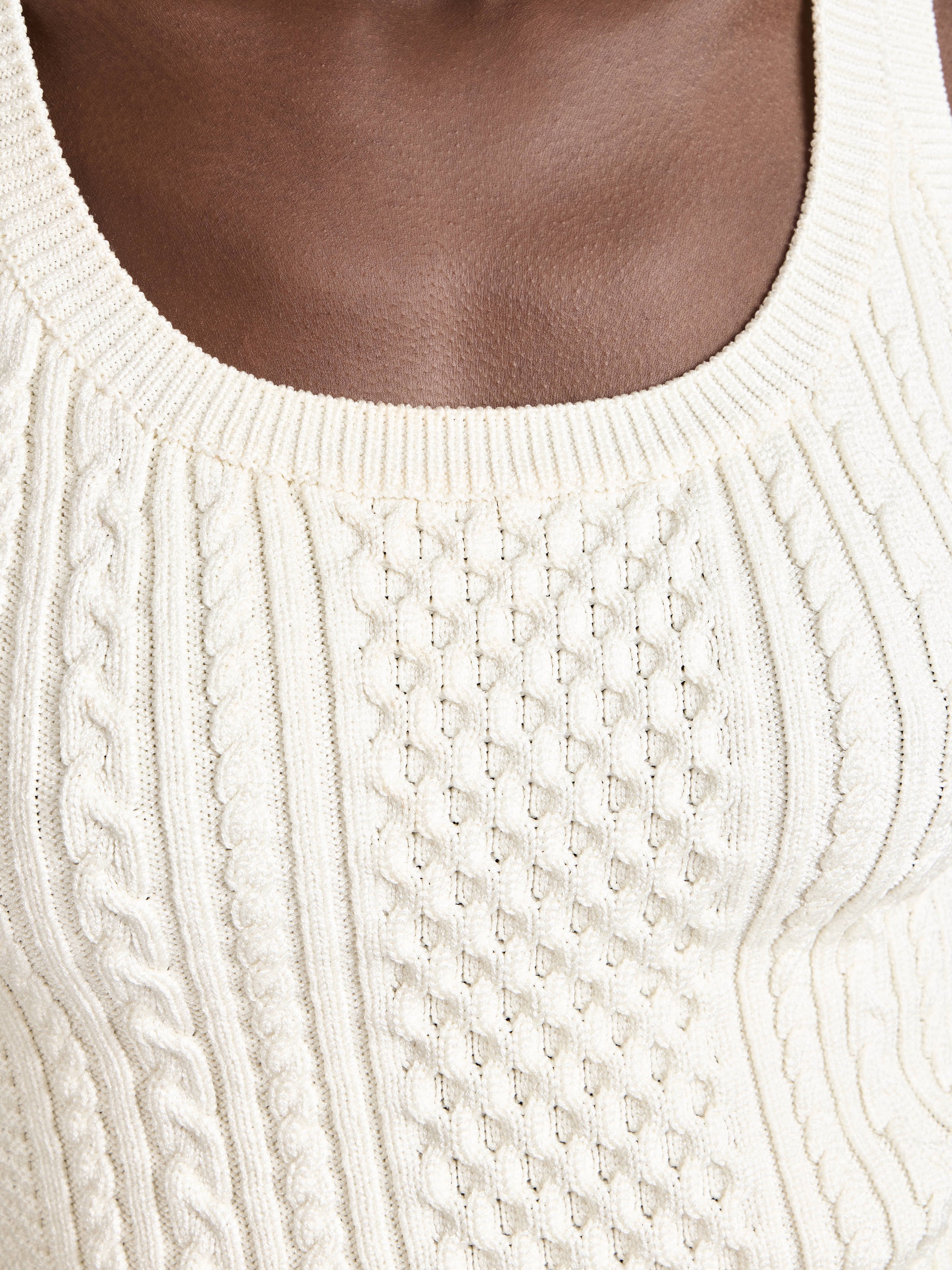 CABLE-KNIT TANK TOP IN WHITE