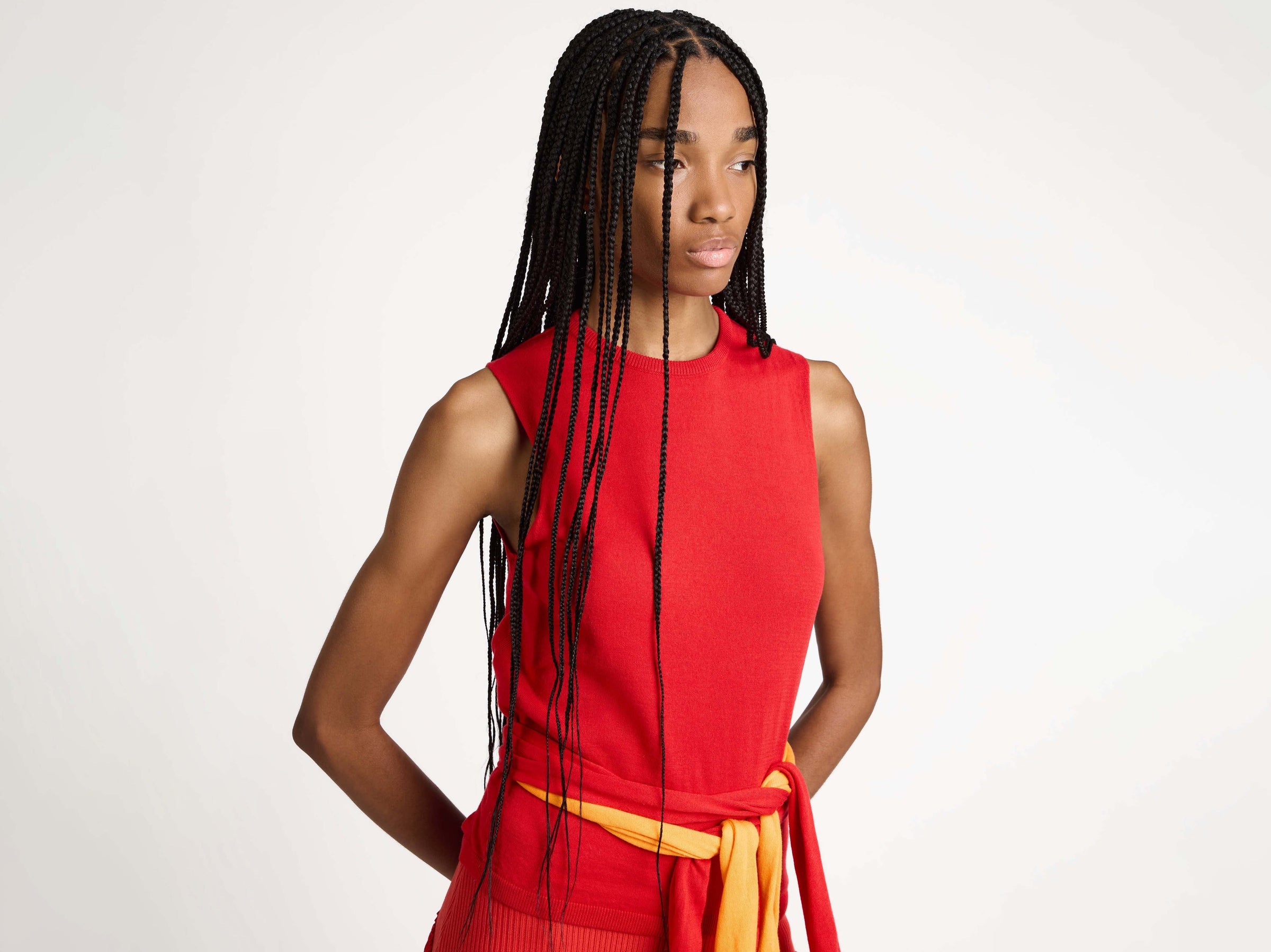 waist tie tank top red Model Detail 6