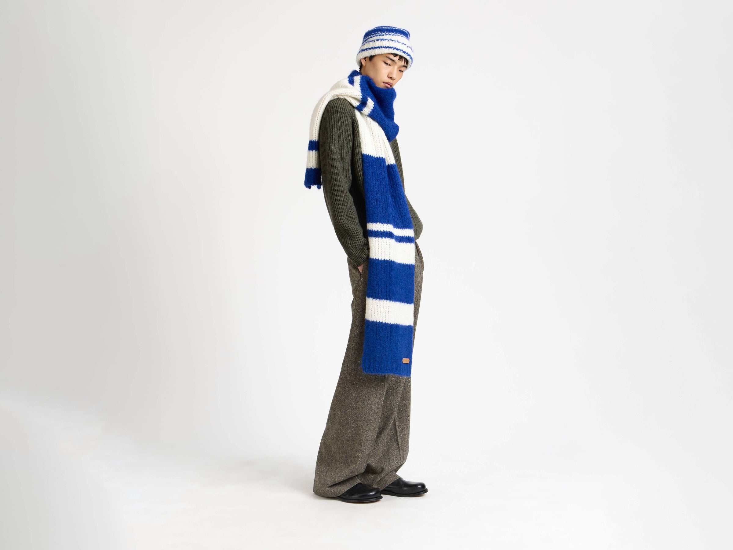 stripe beanie royal blue Model Detail 4