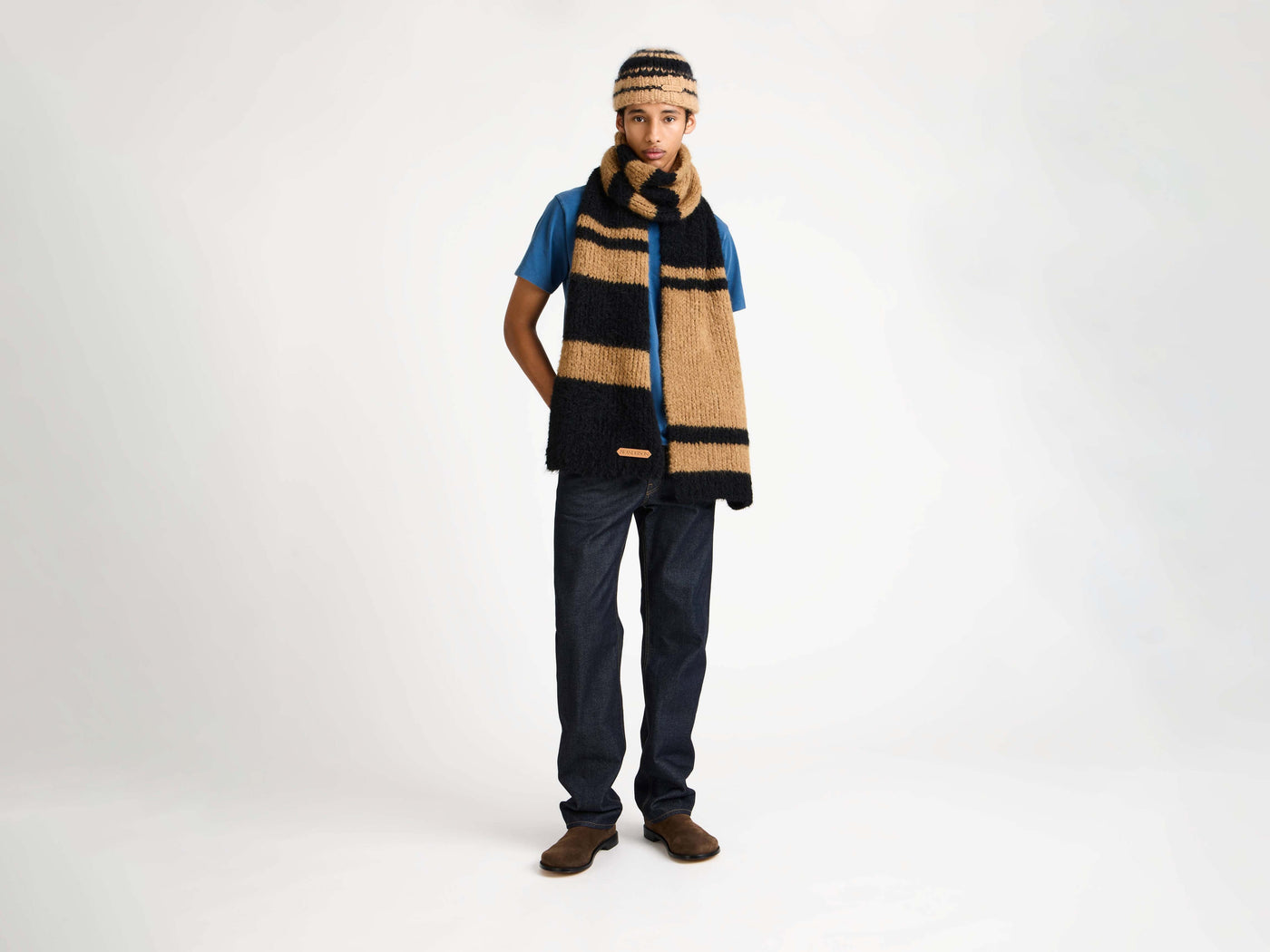 stripe scarf black Model Detail 1