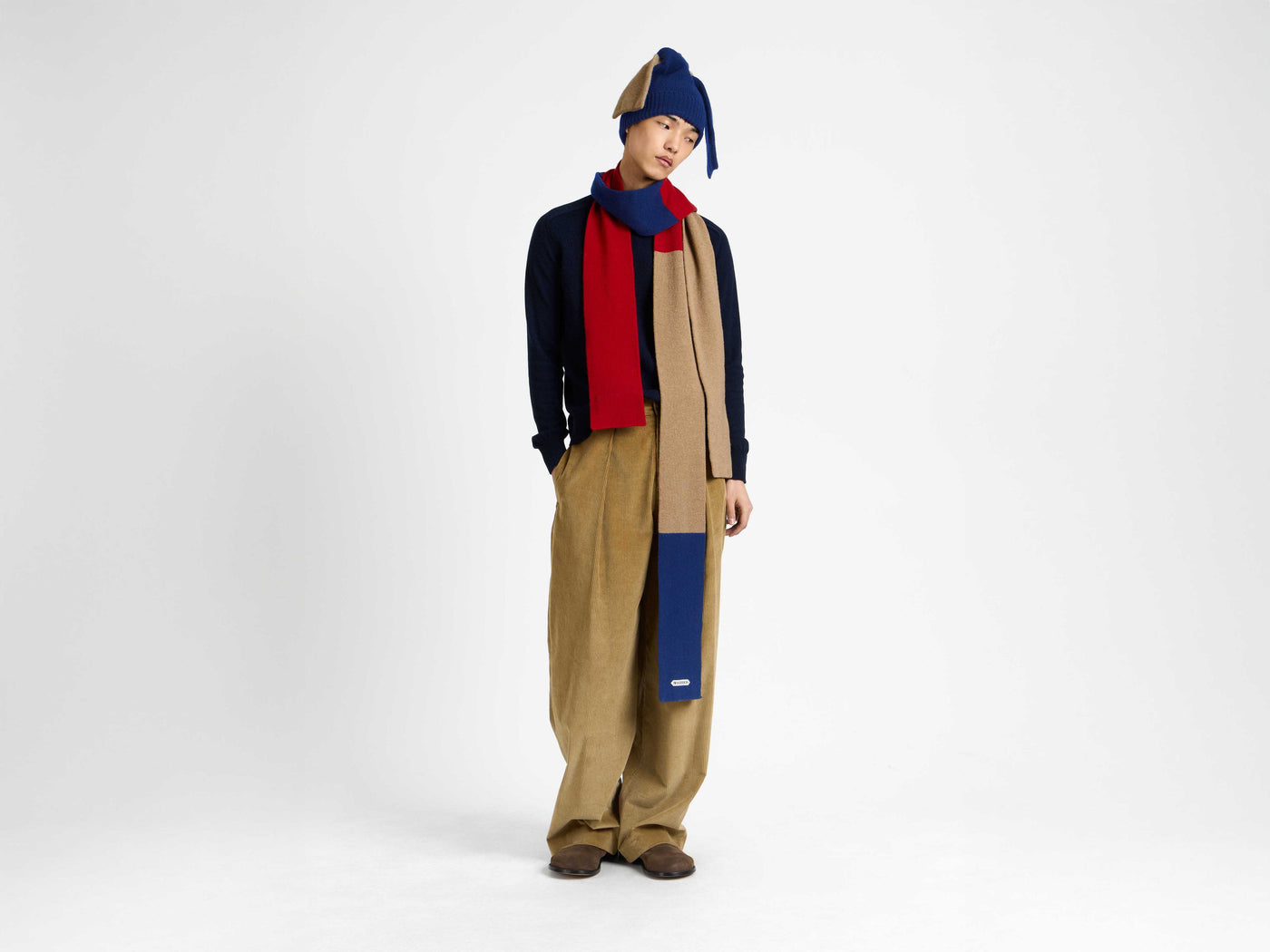 FOUR-WAY FASTENED SCARF IN BLUE