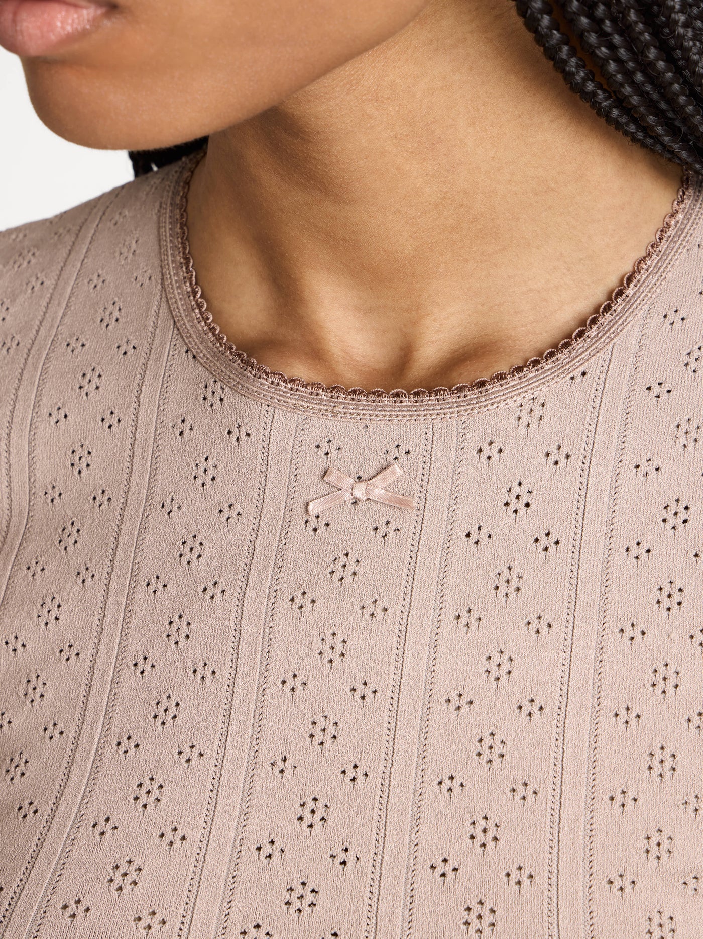 pointelle tee taupe Model Detail 4