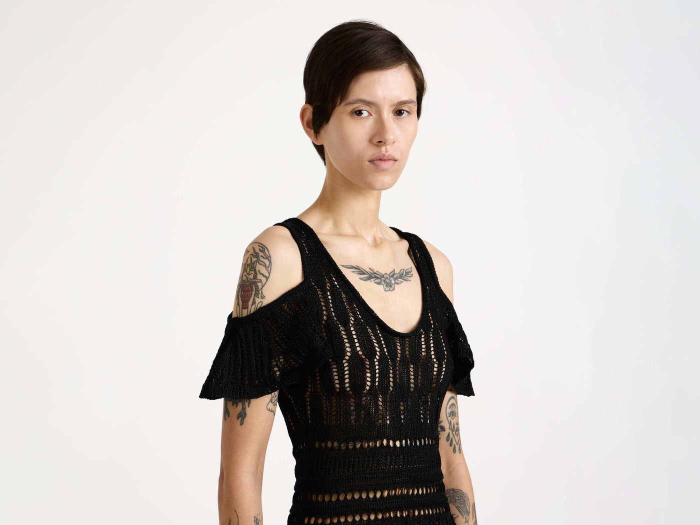 shoulder ruffle crochet dress black Model Detail 6