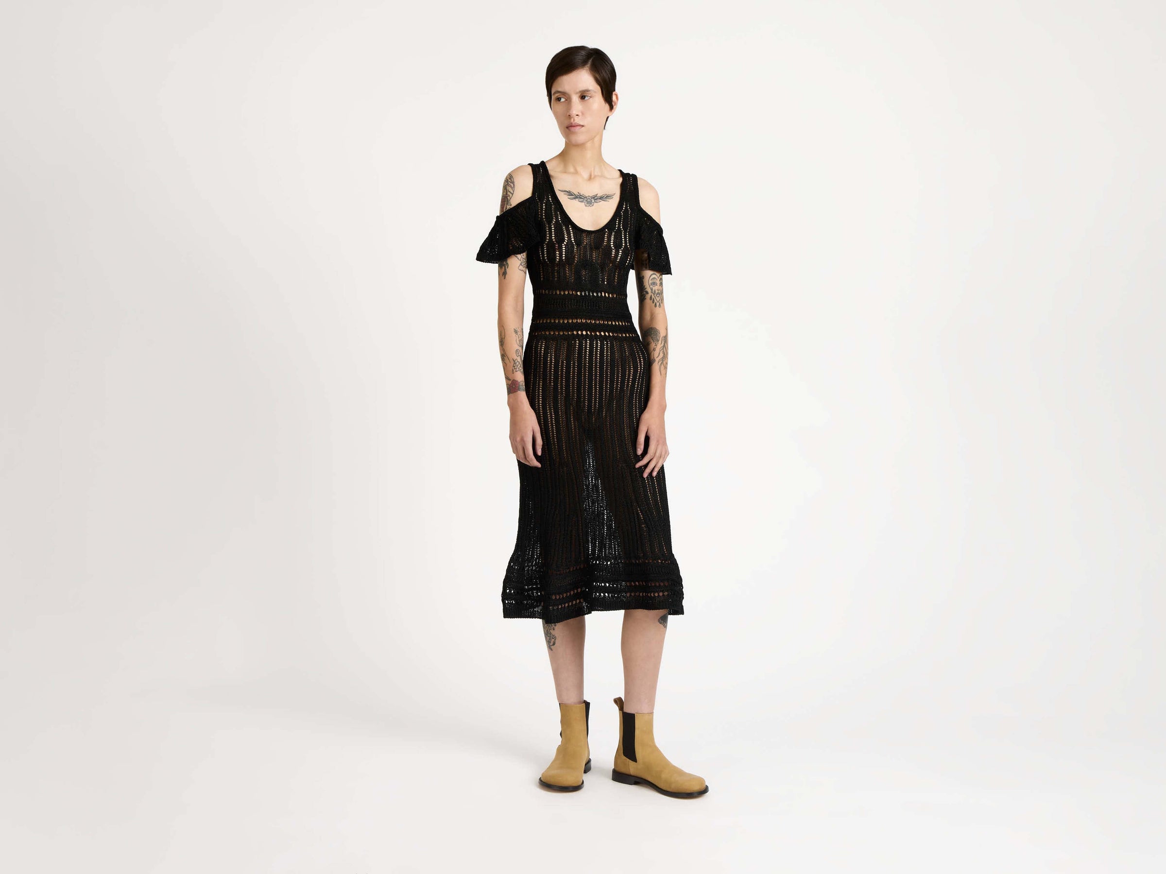 shoulder ruffle crochet dress black Model Detail 1