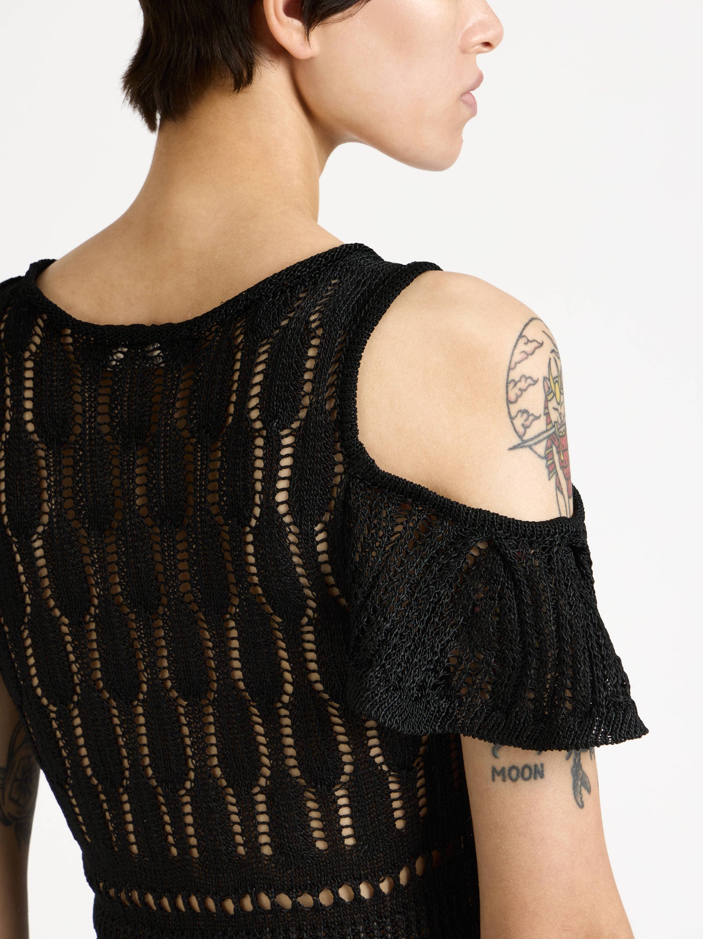 shoulder ruffle crochet dress black Model Detail 4