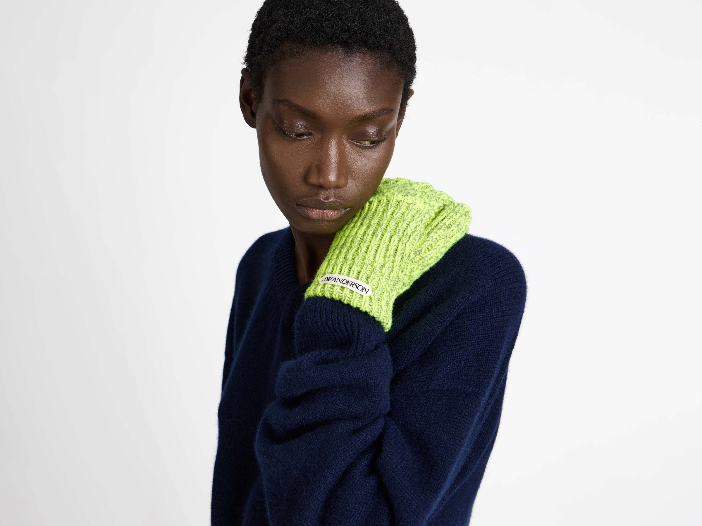 mouline gloves neon yellow Model Detail 3