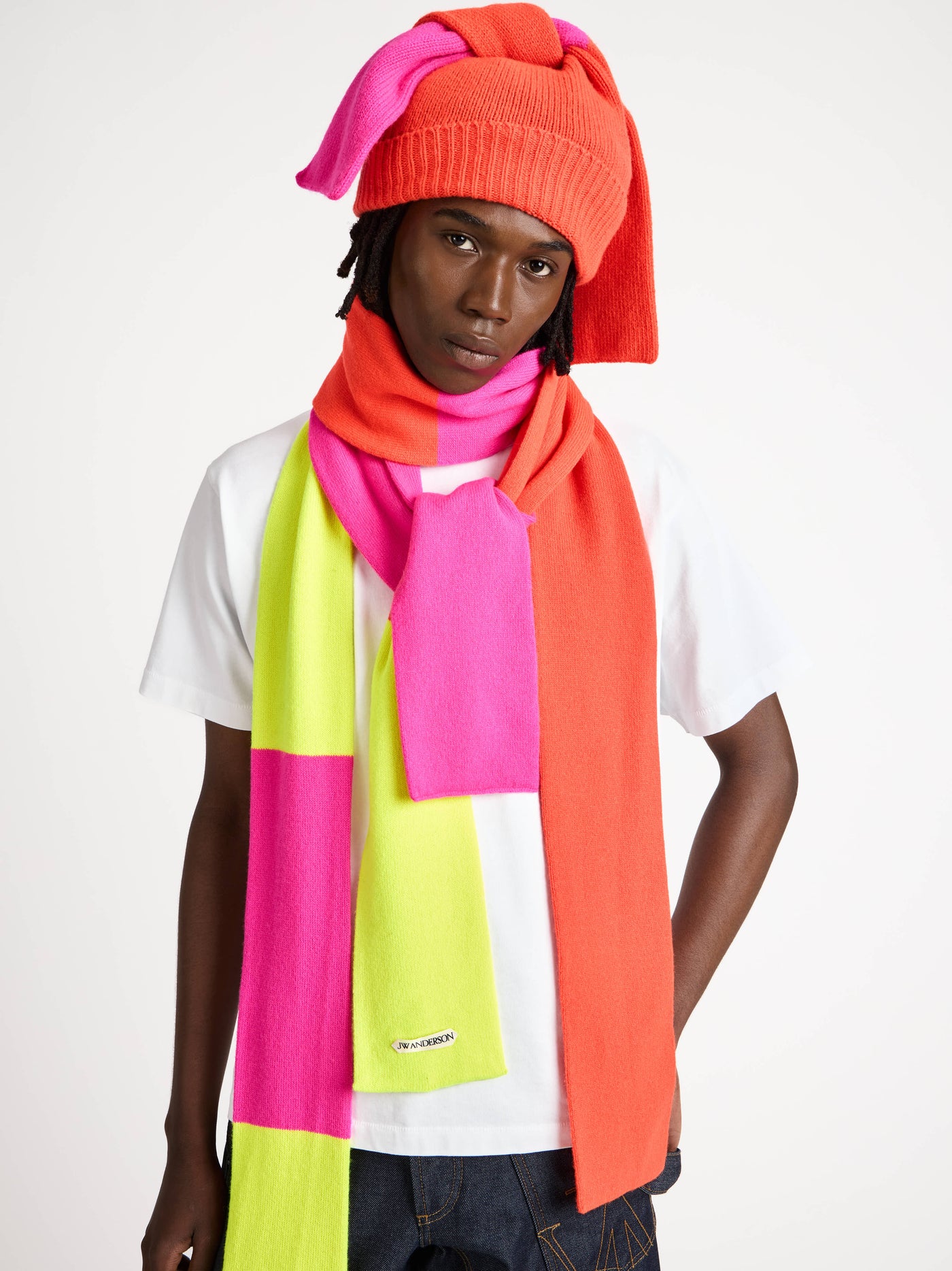 knot beanie neon orange Model Detail 7