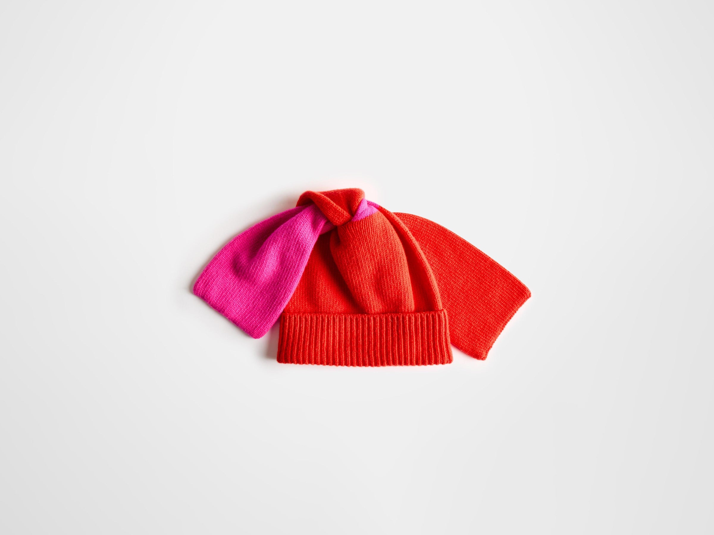 KNOTTED BEANIE HAT IN NEON ORANGE