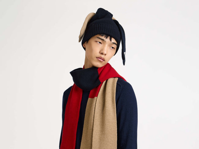 knot beanie navy Model Back 1