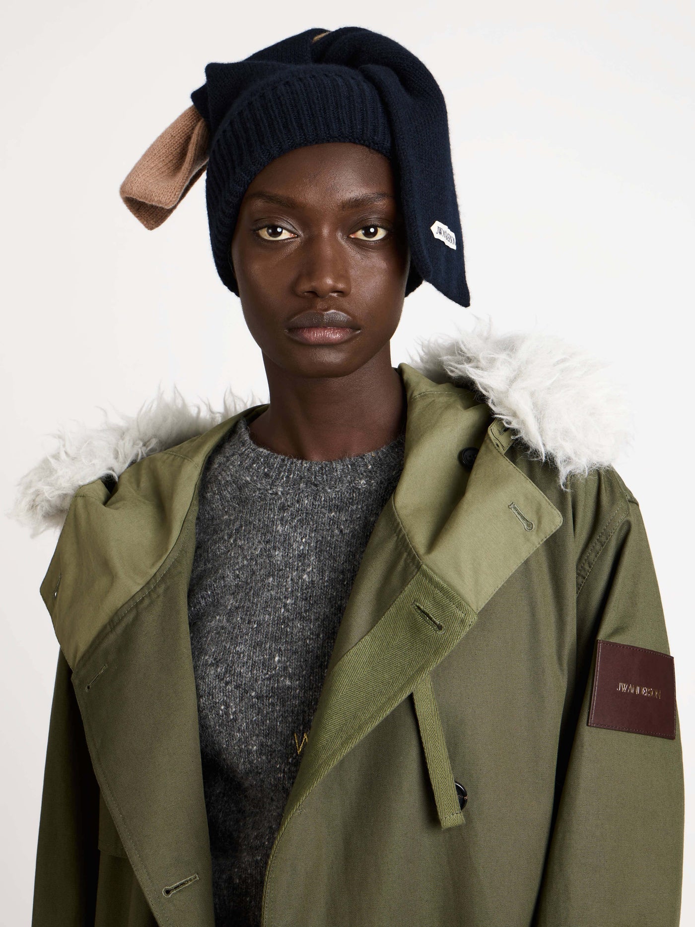KNOTTED BEANIE HAT IN NAVY