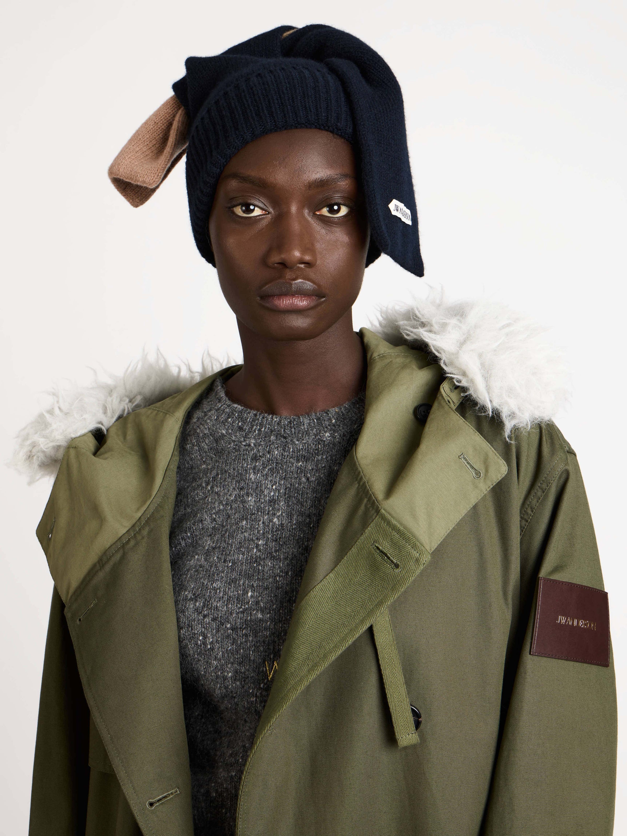 KNOTTED BEANIE HAT IN NAVY