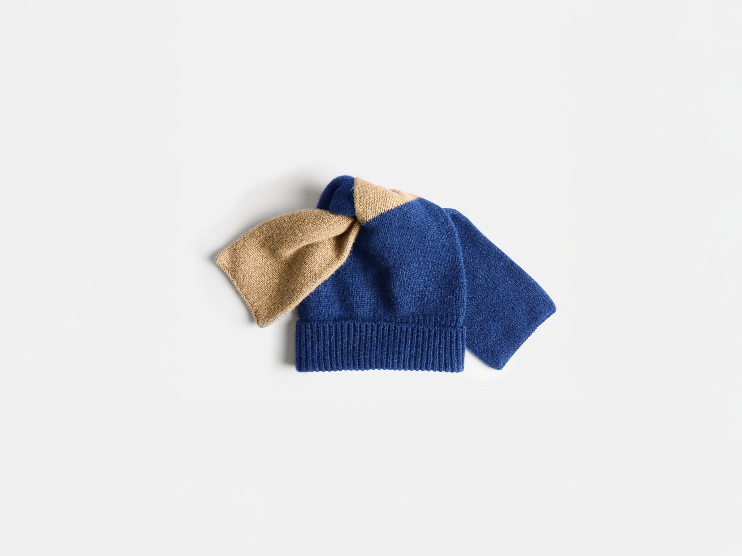 KNOTTED BEANIE HAT IN NAVY