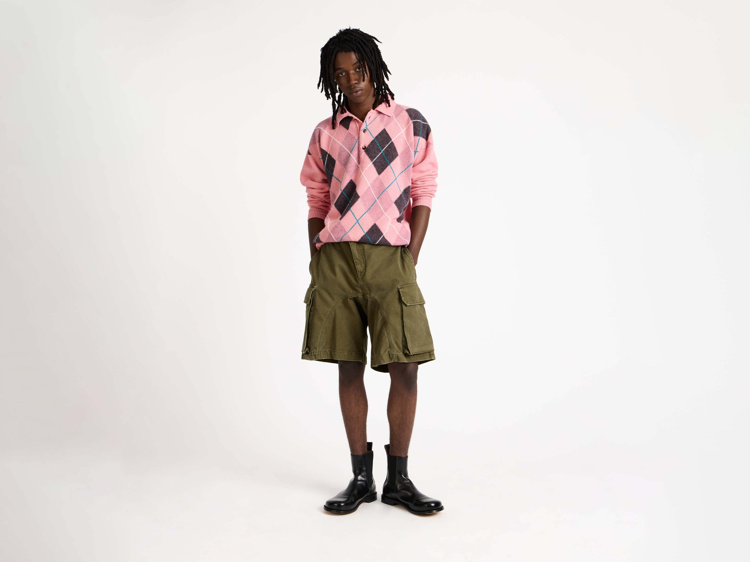 jwa x pringle polo bubblegum Model Front 4