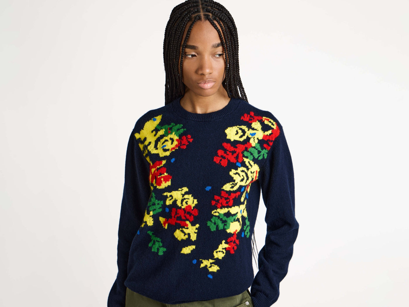 jwa x pringle floral crew navy Model Detail 4