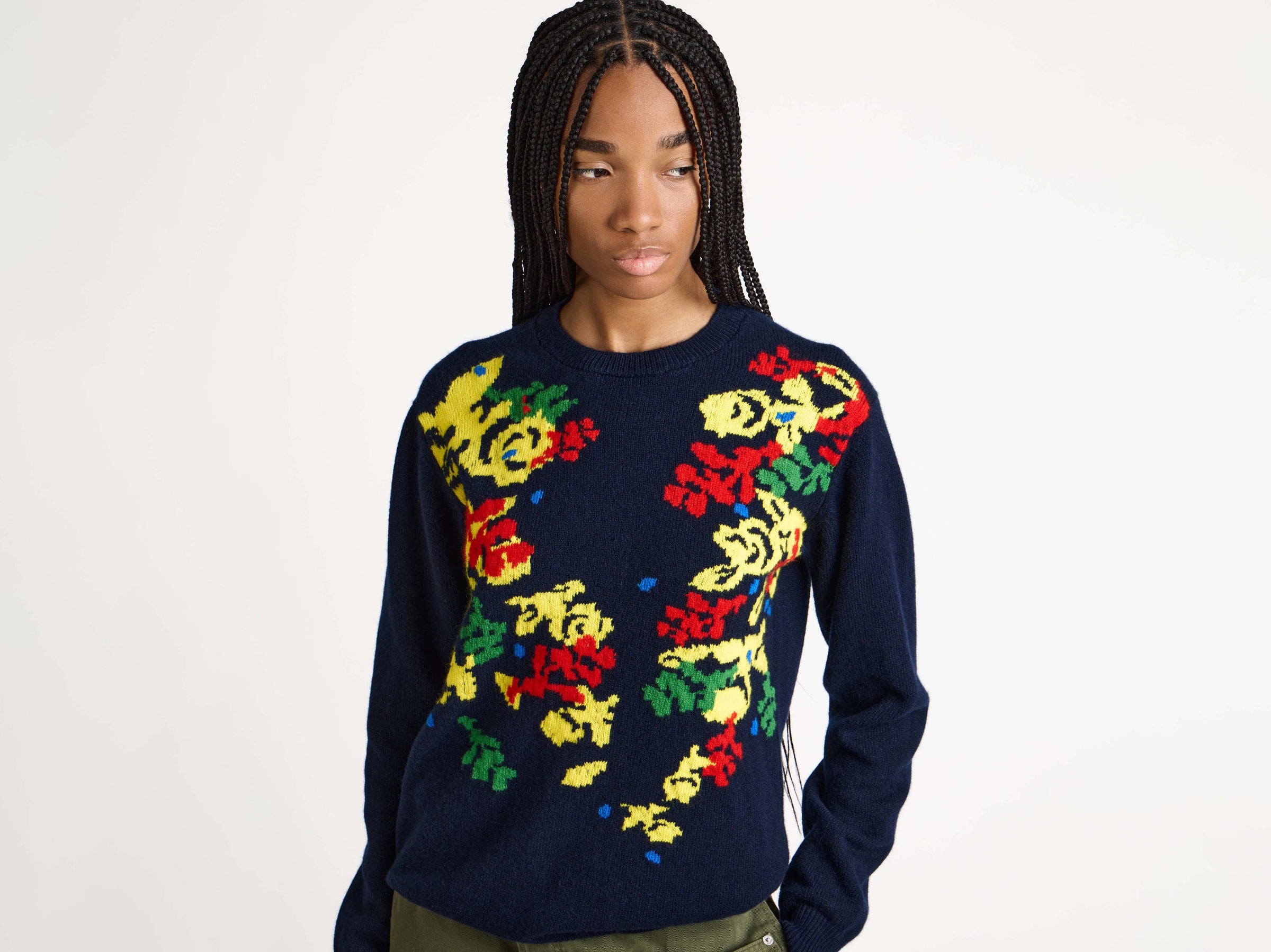 jwa x pringle floral crew navy Model Detail 4