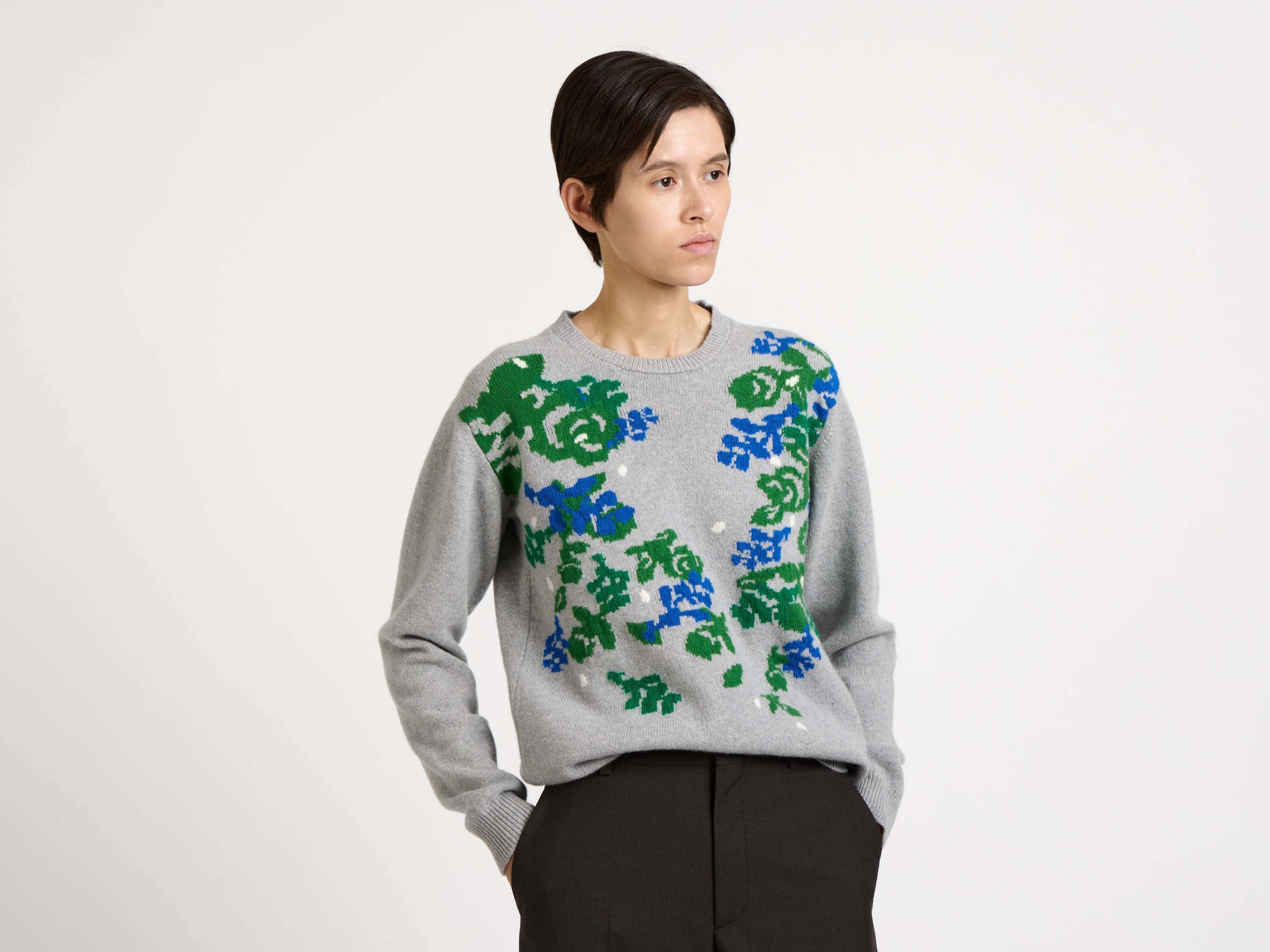 jwa x pringle floral crew mid grey melange Model Front 3