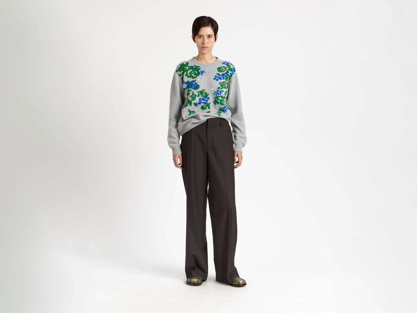 jwa x pringle floral crew mid grey melange Model Front 5