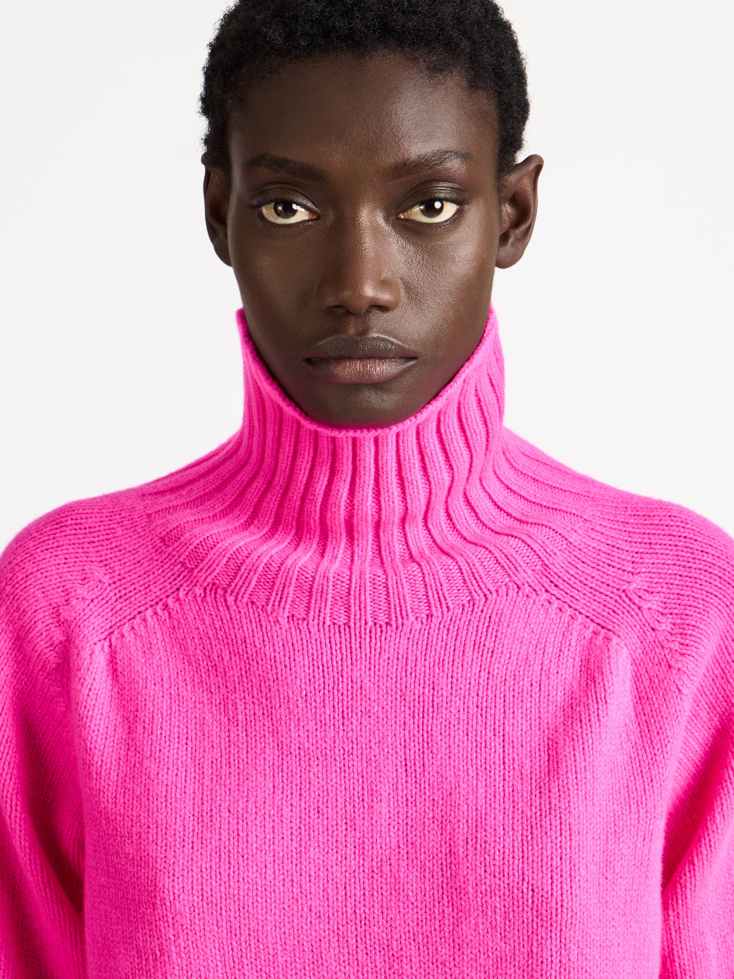 TURTLENECK JUMPER IN NEON PINK