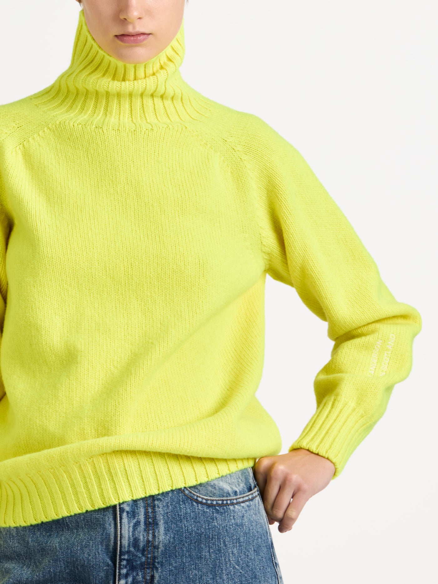 TURTLENECK JUMPER IN NEON YELLOW