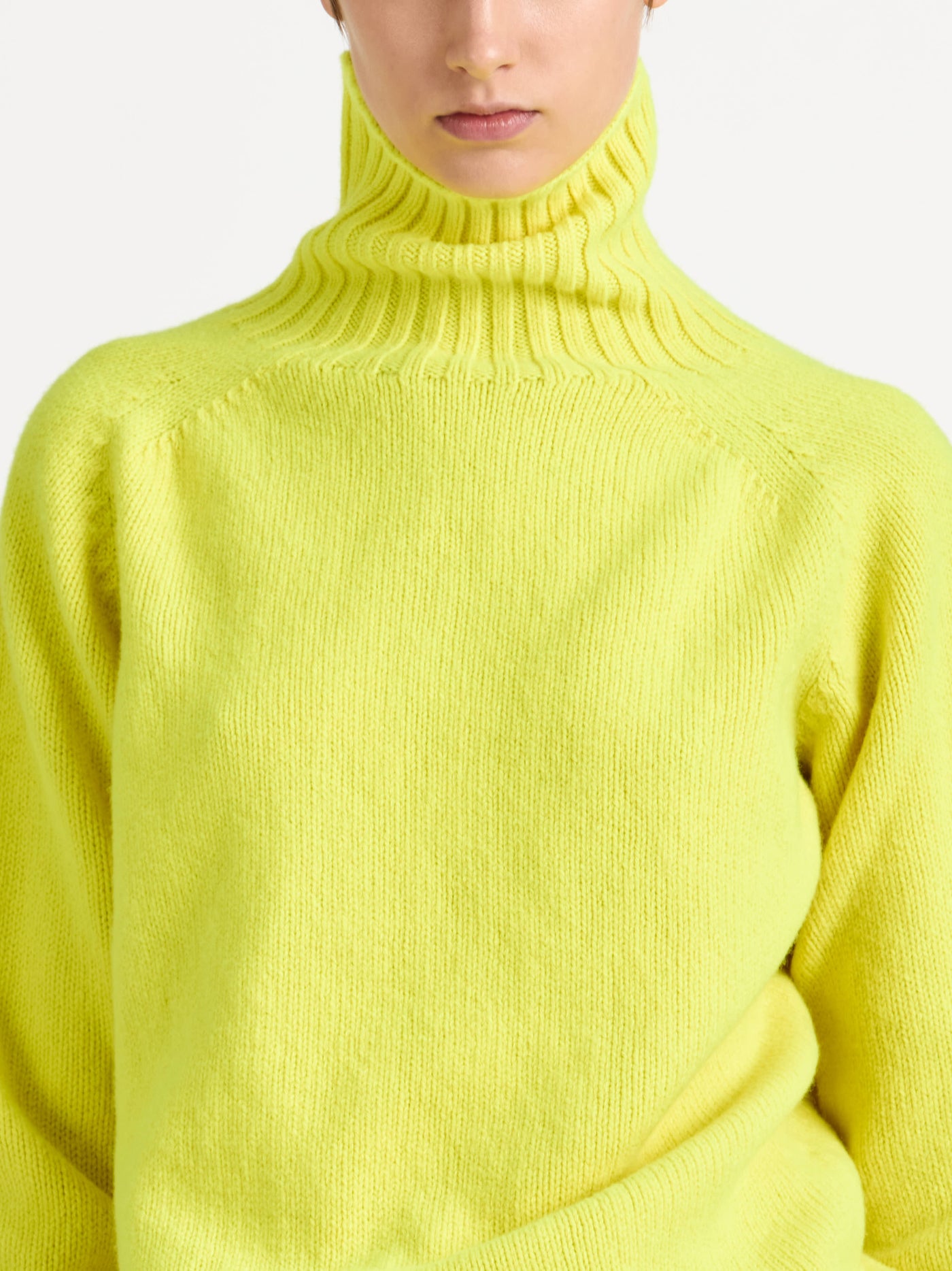 TURTLENECK JUMPER IN NEON YELLOW