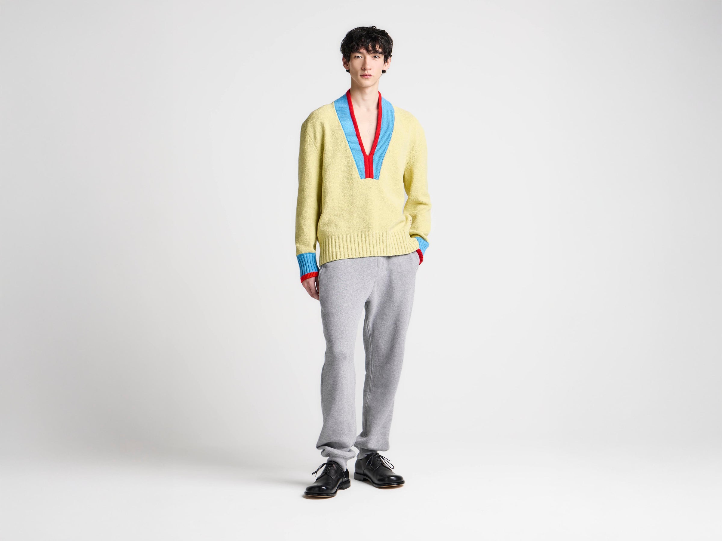 MENS CONTRAST TRIM JUMPER IN MAIZE