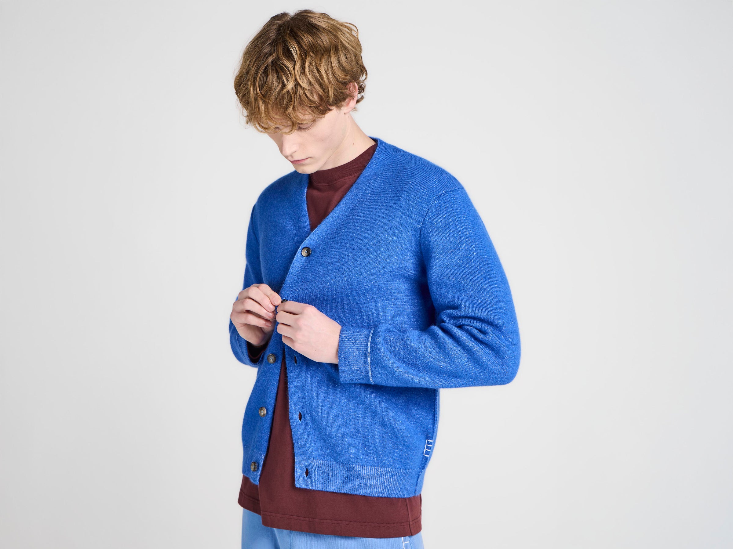 MENS KNITTED MOHAIR CARDIGAN IN COBALT