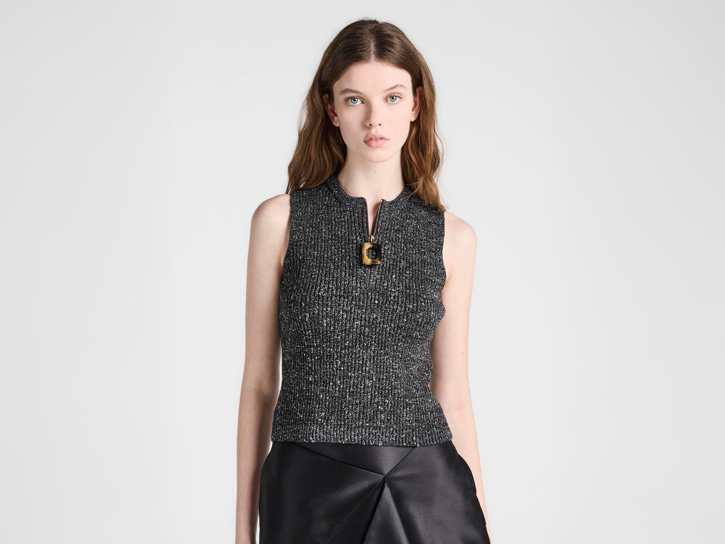 WOMENS ZIPPED TANK TOP IN BLACK