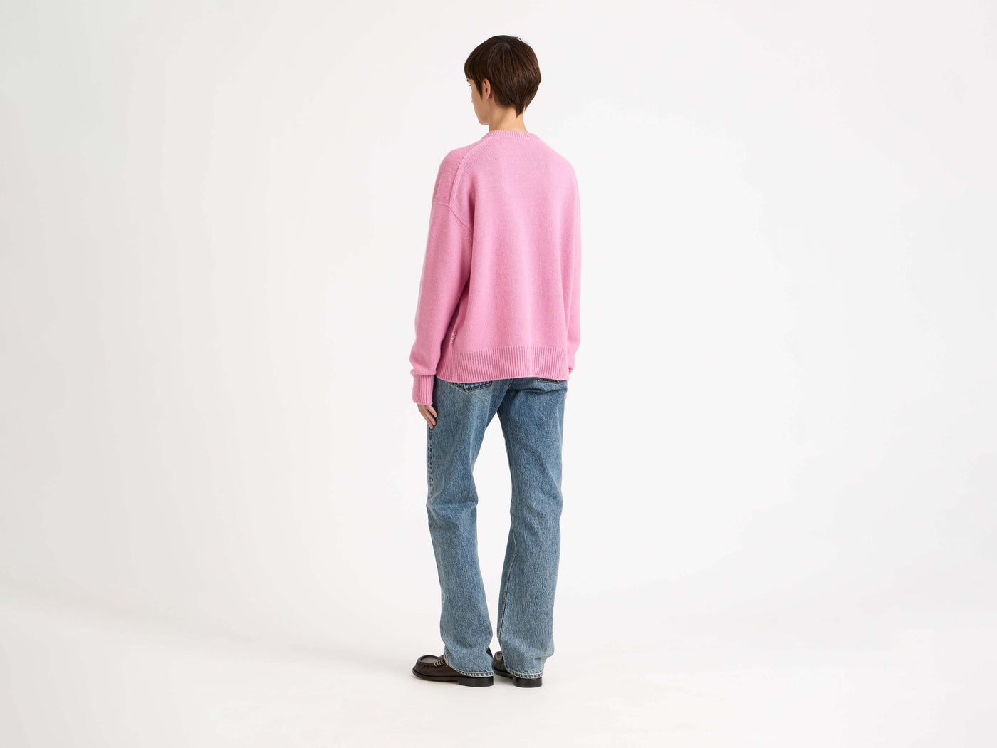 v neck jumper bubblegum Model Front 2