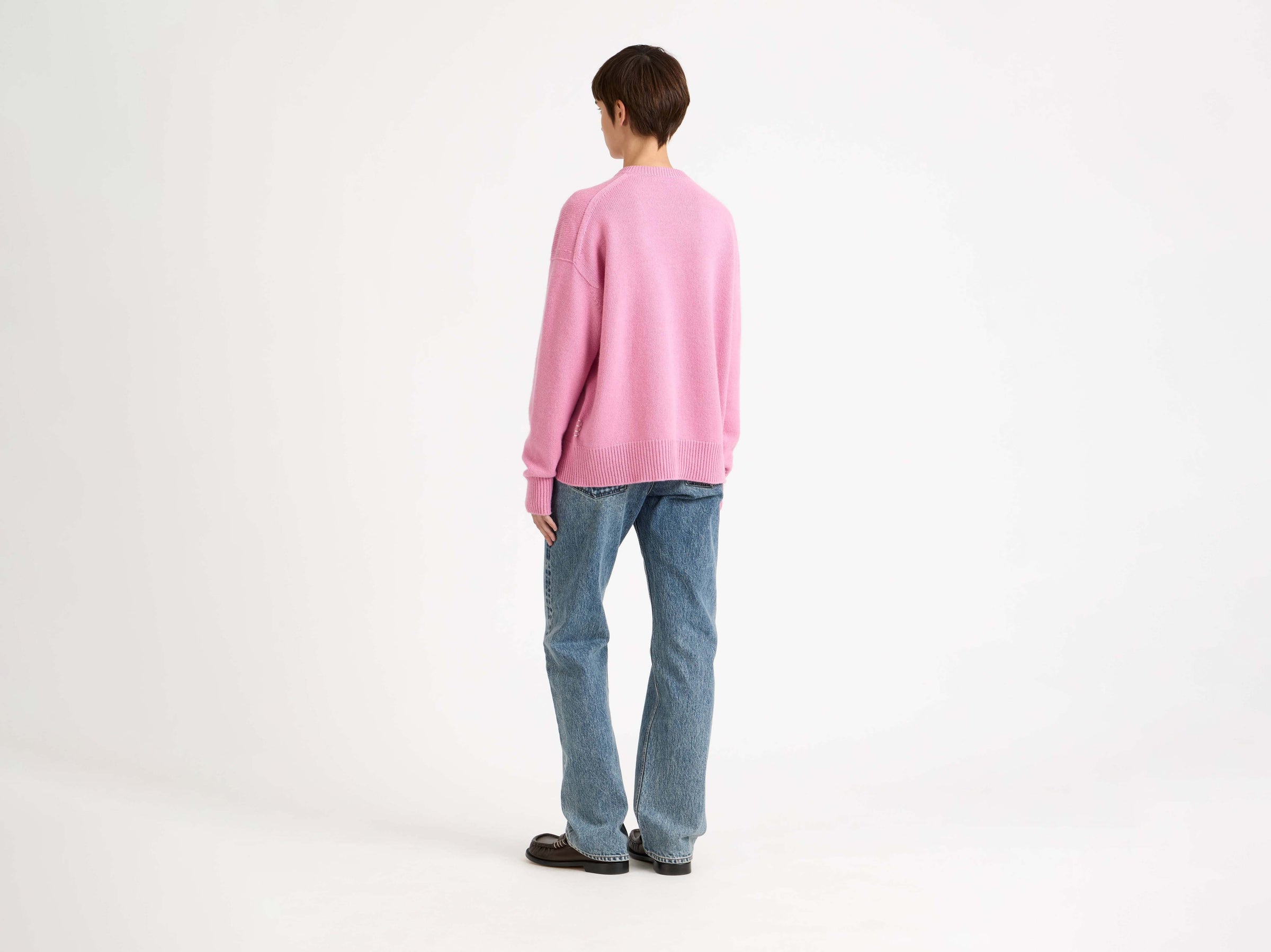 v neck jumper bubblegum Model Front 2