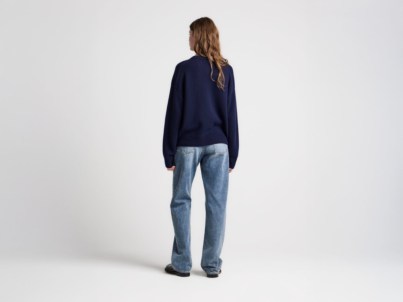 WOMENS V-NECK CASHMERE JUMPER IN NAVY