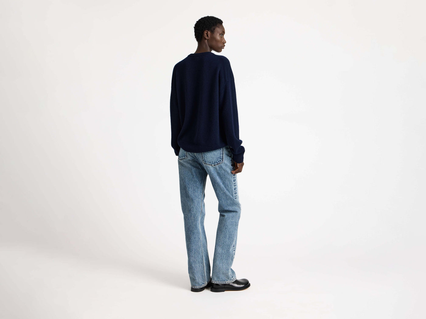 V-NECK CASHMERE JUMPER IN NAVY