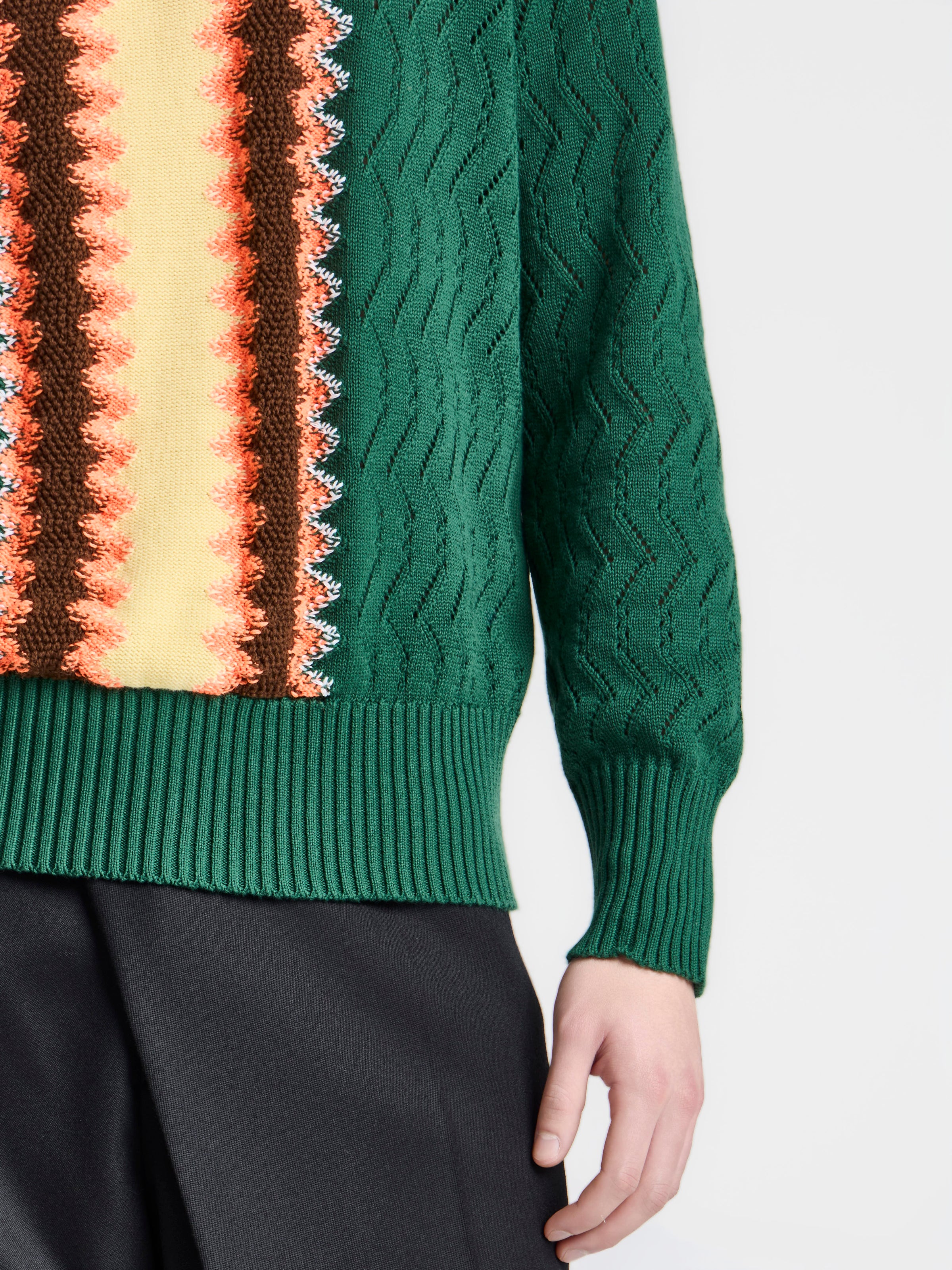 MENS CHEVERON JUMPER IN PINE