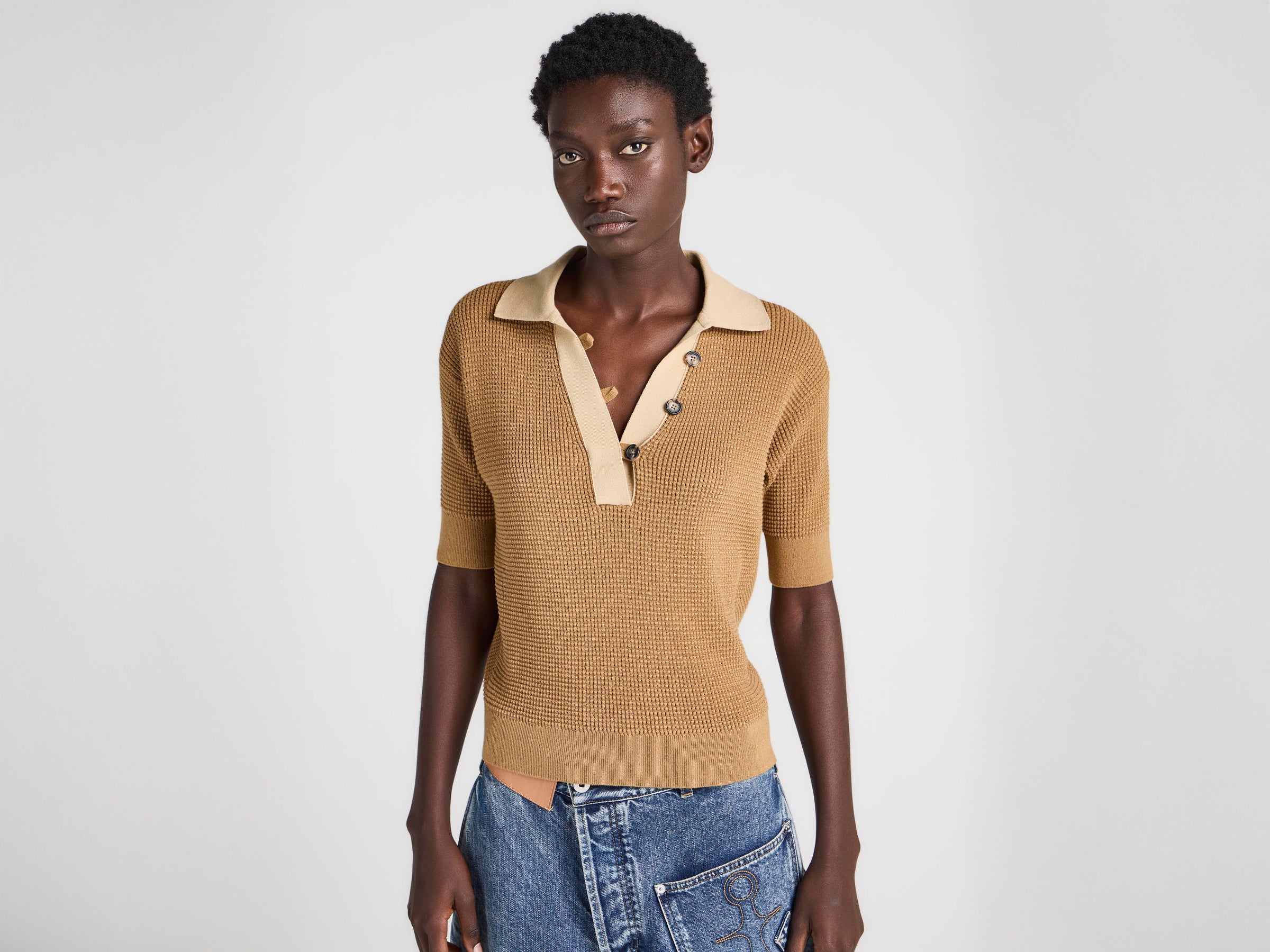 WOMENS KNITTED POLO TOP IN BUTTERSCOTCH