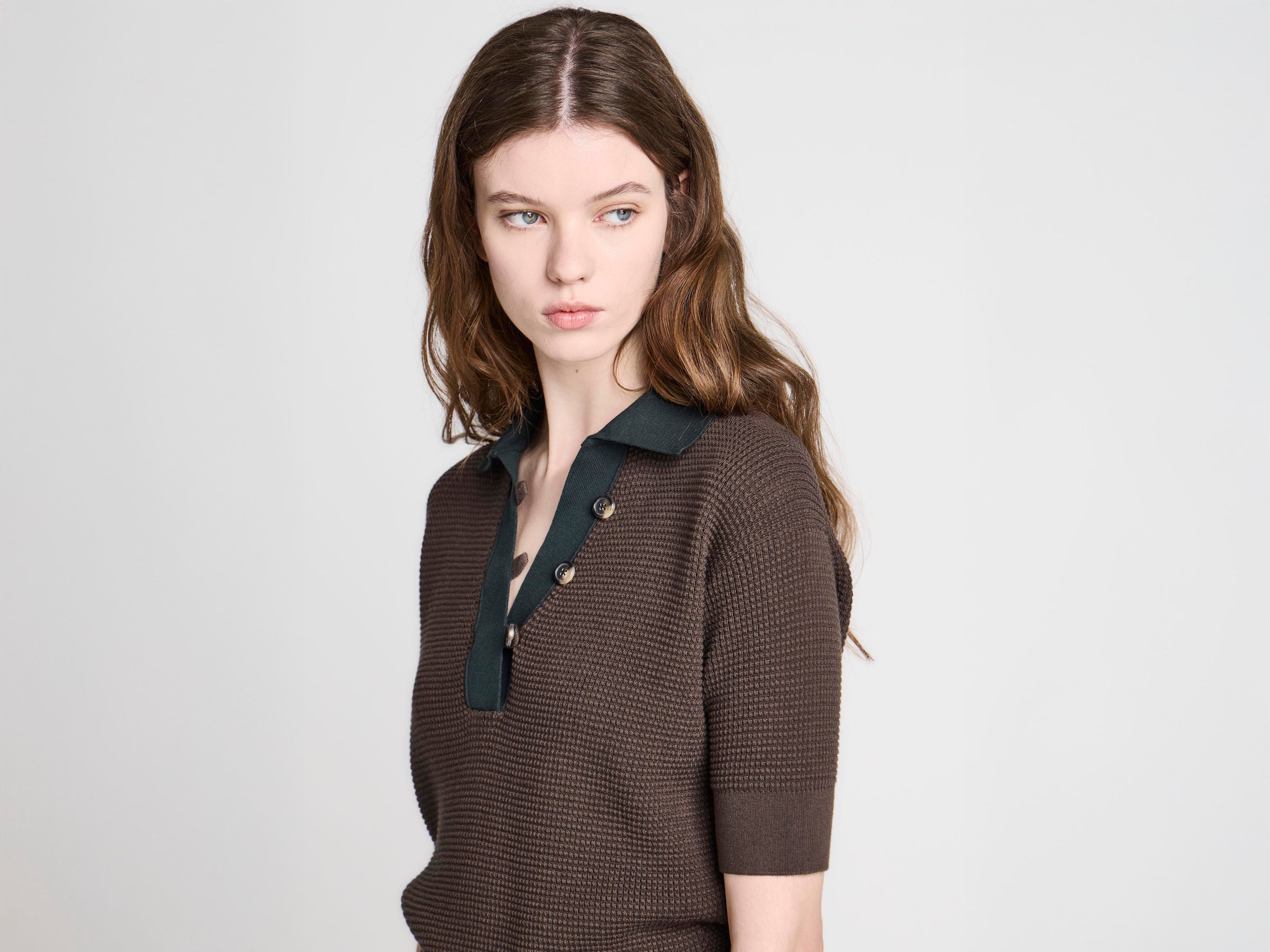 WOMENS KNITTED POLO TOP IN MILITARY GREEN