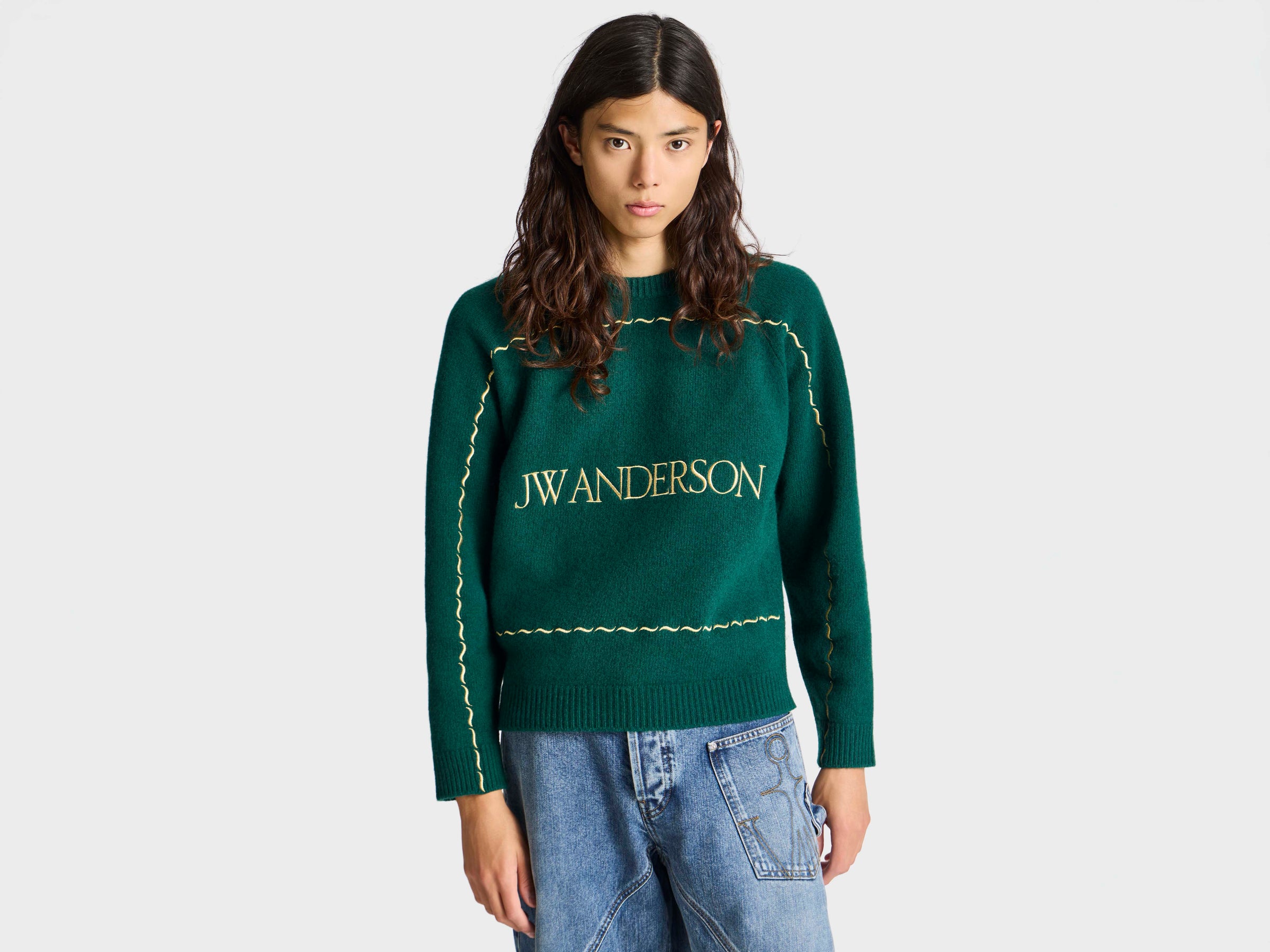 MENS KNITTED LOGO JUMPER IN PINE