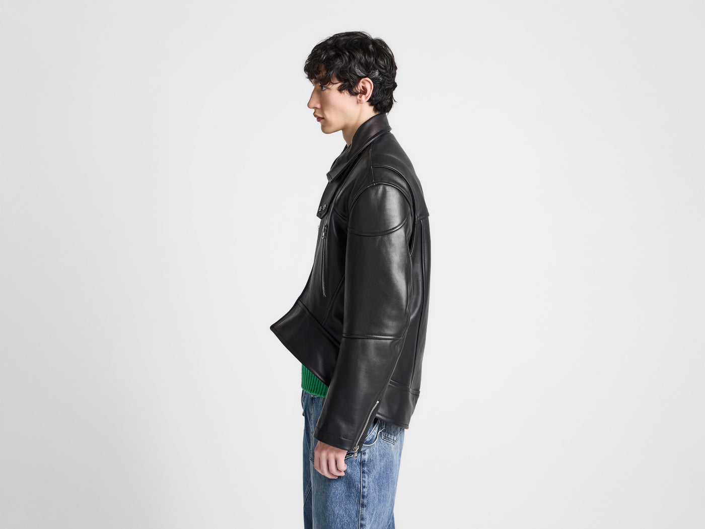 MENS CURVED HEM CROPPED JACKET IN BLACK