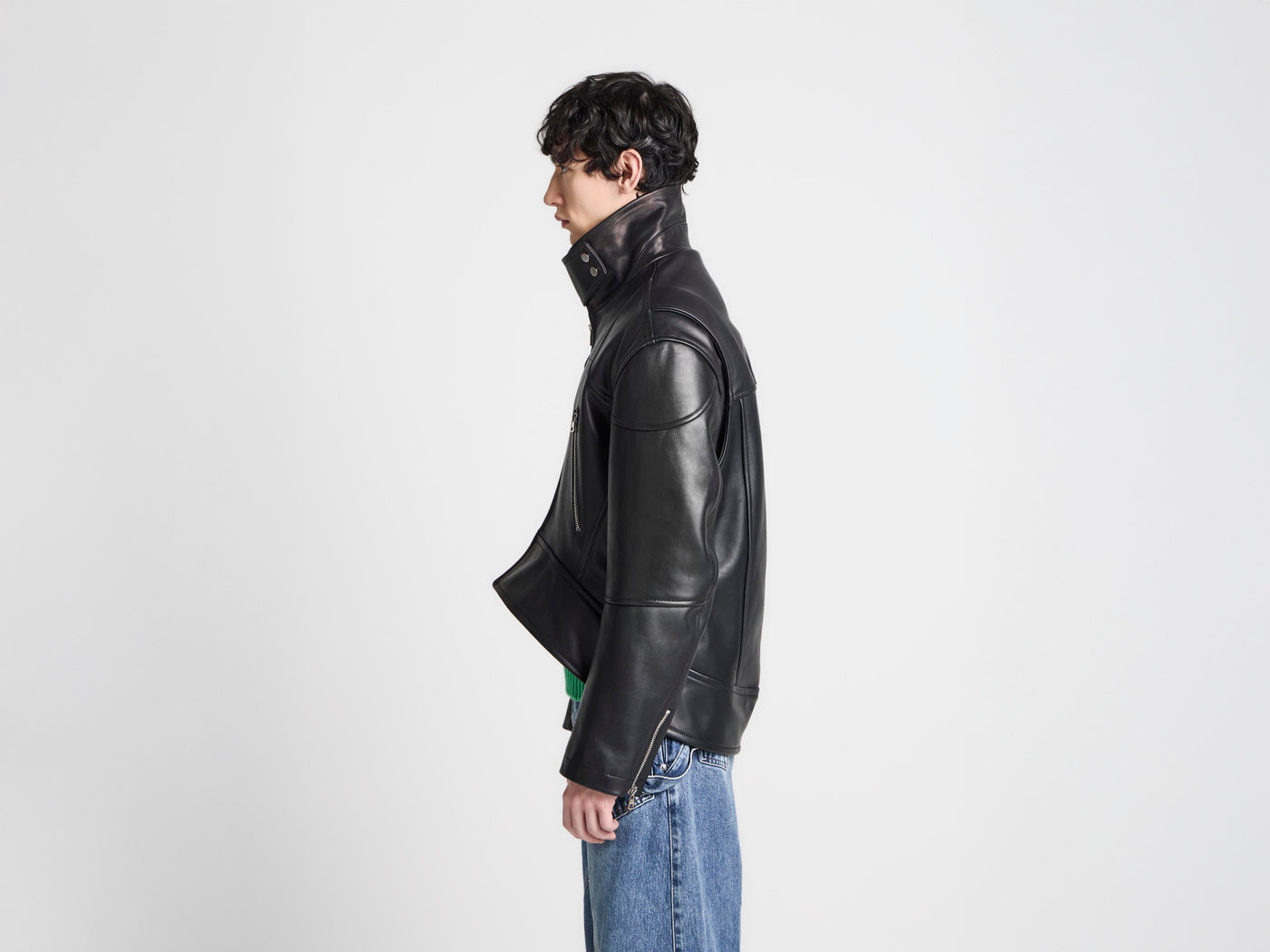 MENS CURVED HEM CROPPED JACKET IN BLACK