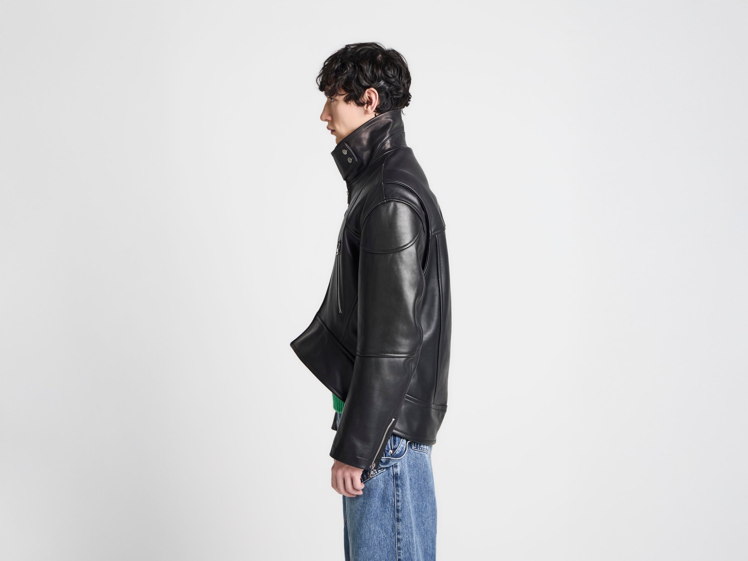 MENS CURVED HEM CROPPED JACKET IN BLACK