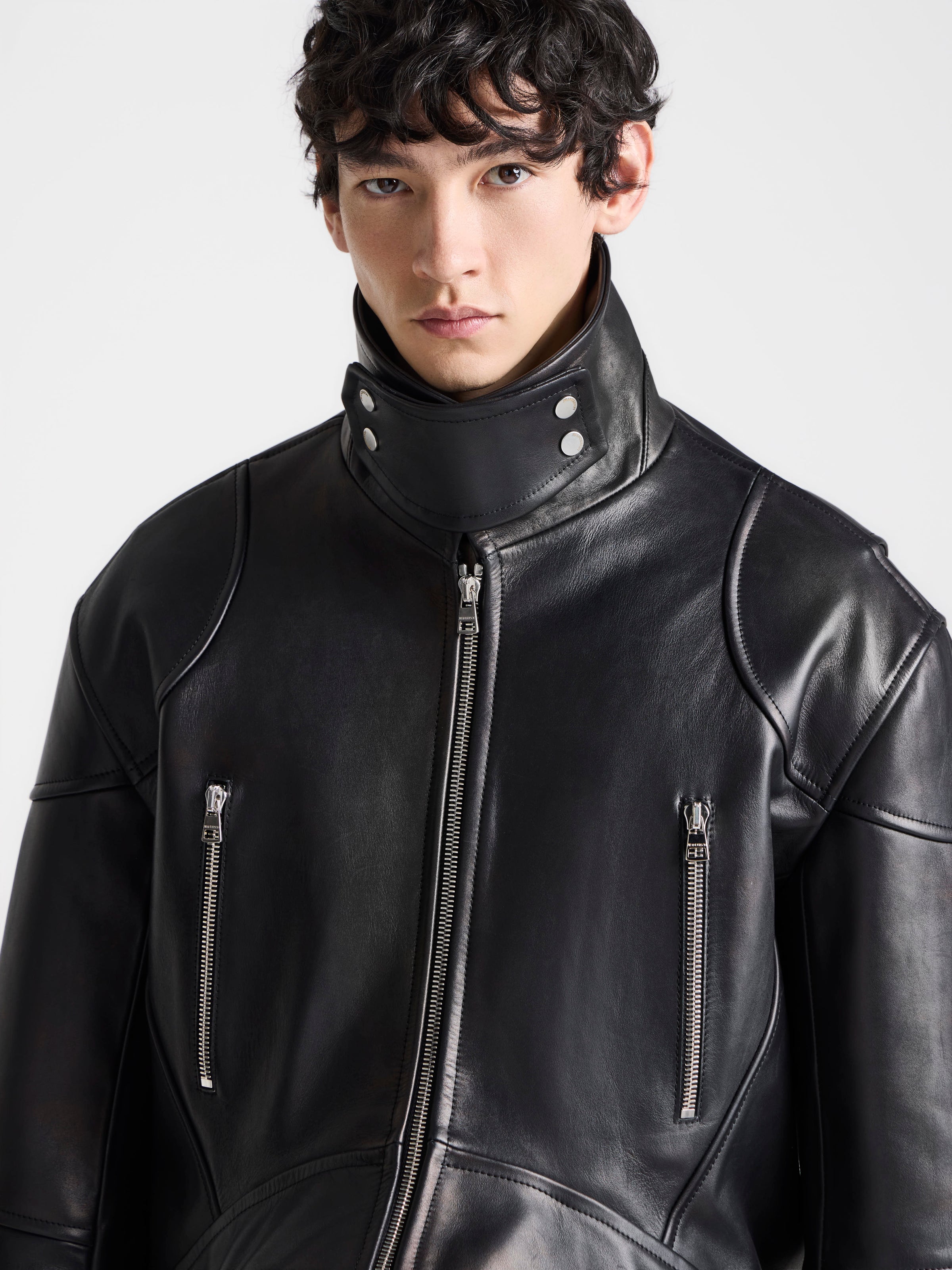MENS CURVED HEM CROPPED JACKET IN BLACK