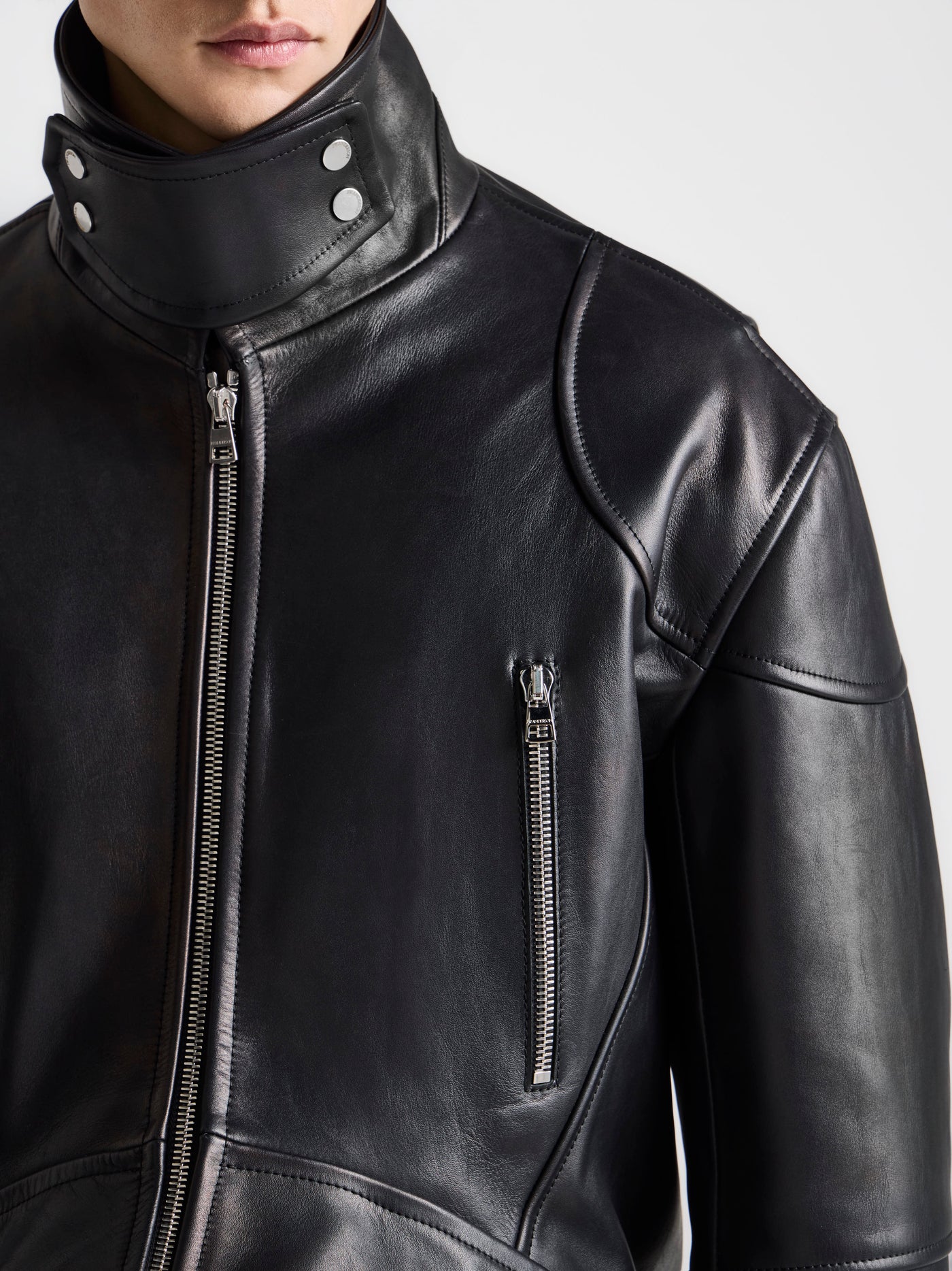 MENS CURVED HEM CROPPED JACKET IN BLACK