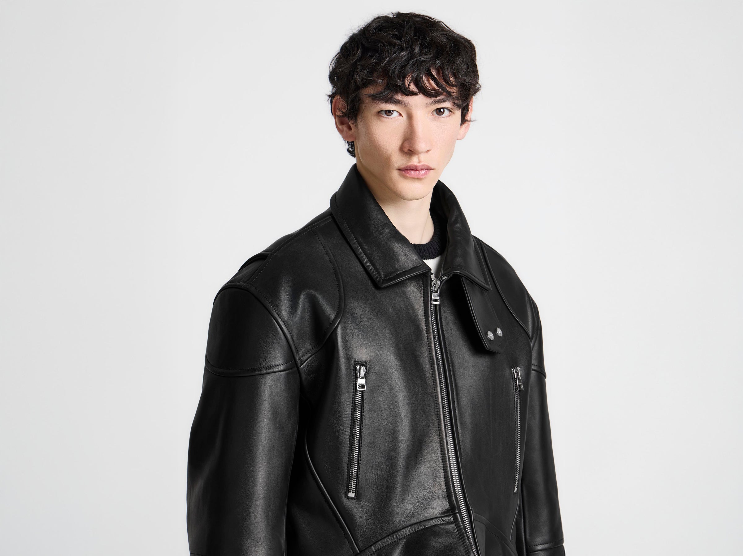 MENS CURVED HEM CROPPED JACKET IN BLACK