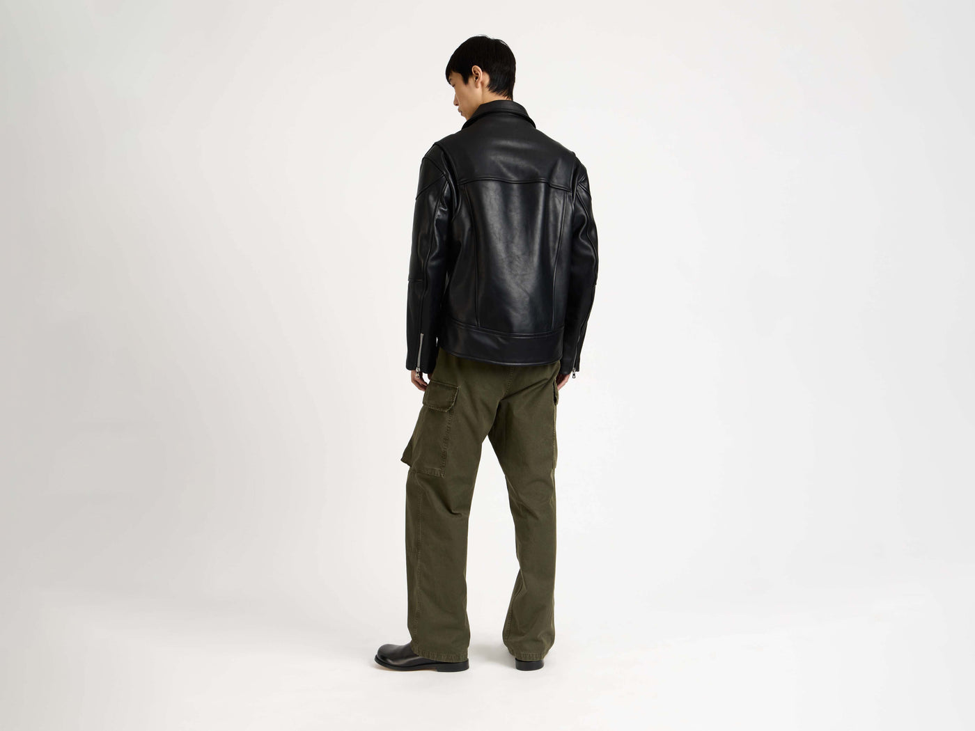 MENS CURVED HEM CROPPED JACKET IN BLACK