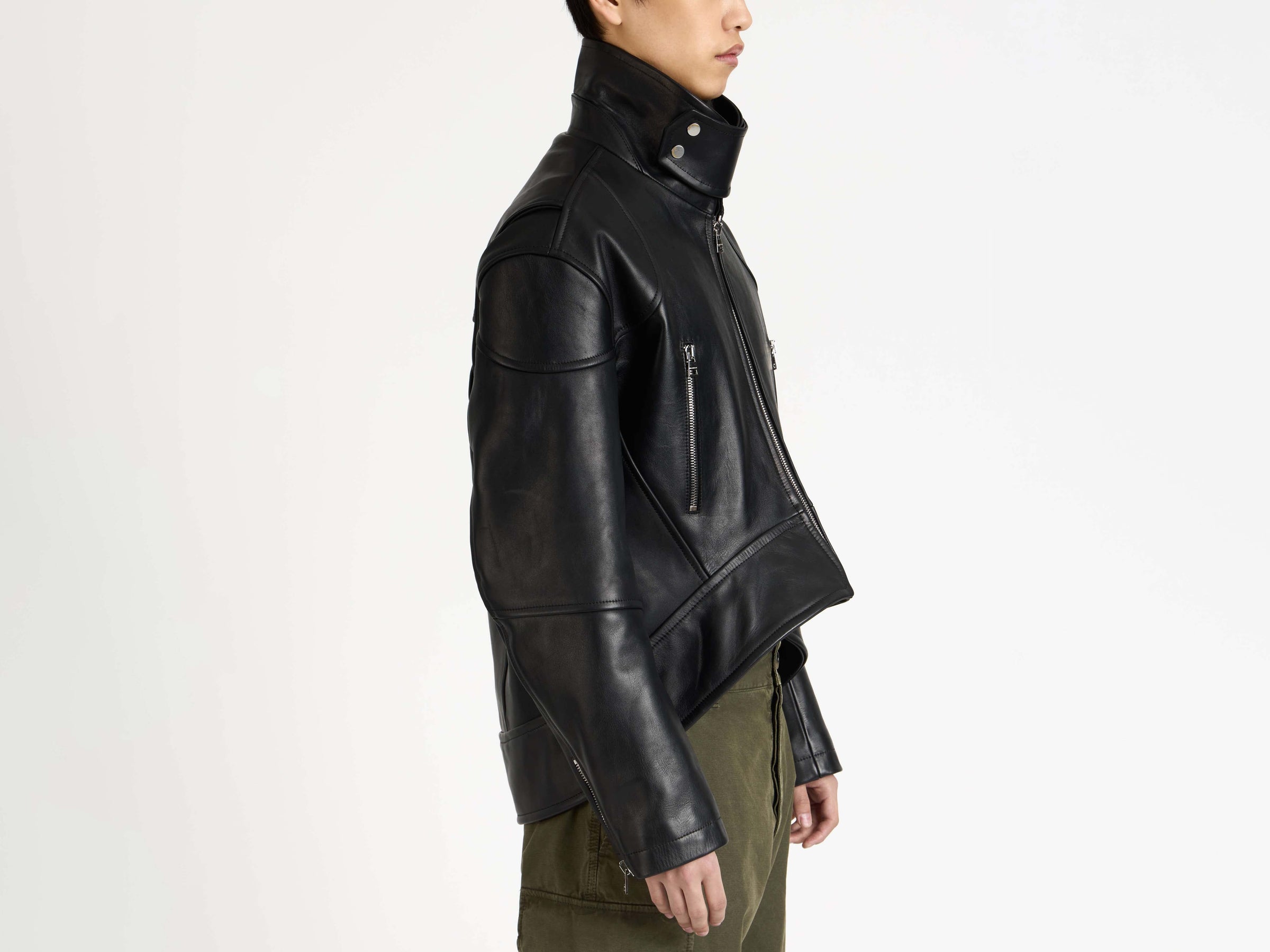 MENS CURVED HEM CROPPED JACKET IN BLACK