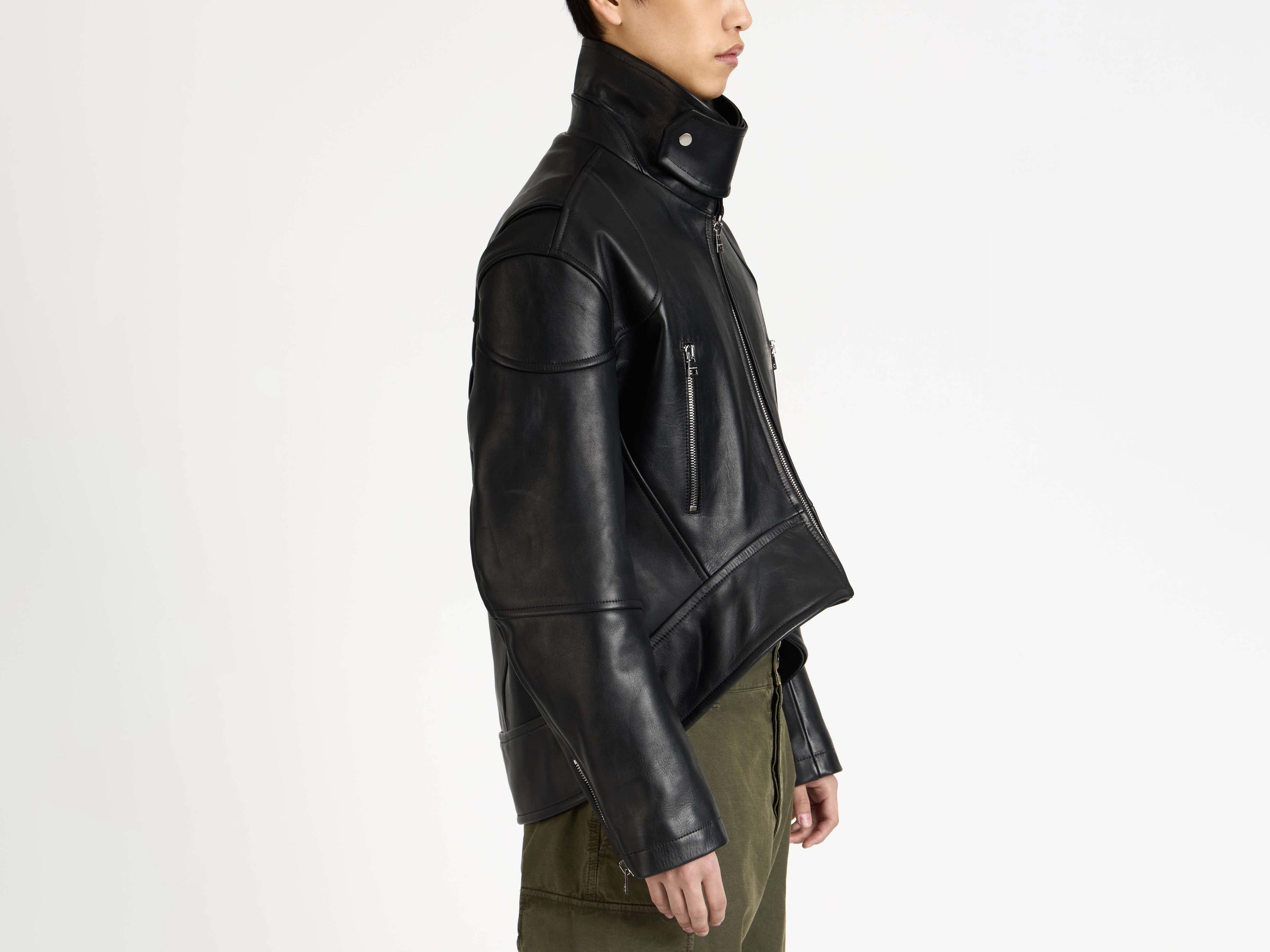 MENS CURVED HEM CROPPED JACKET IN BLACK