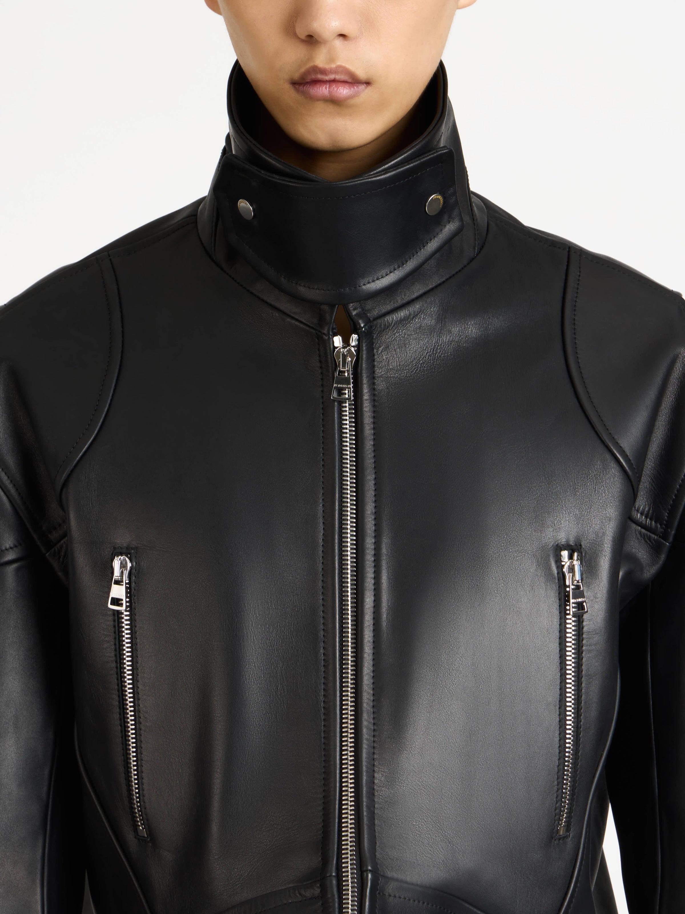 MENS CURVED HEM CROPPED JACKET IN BLACK