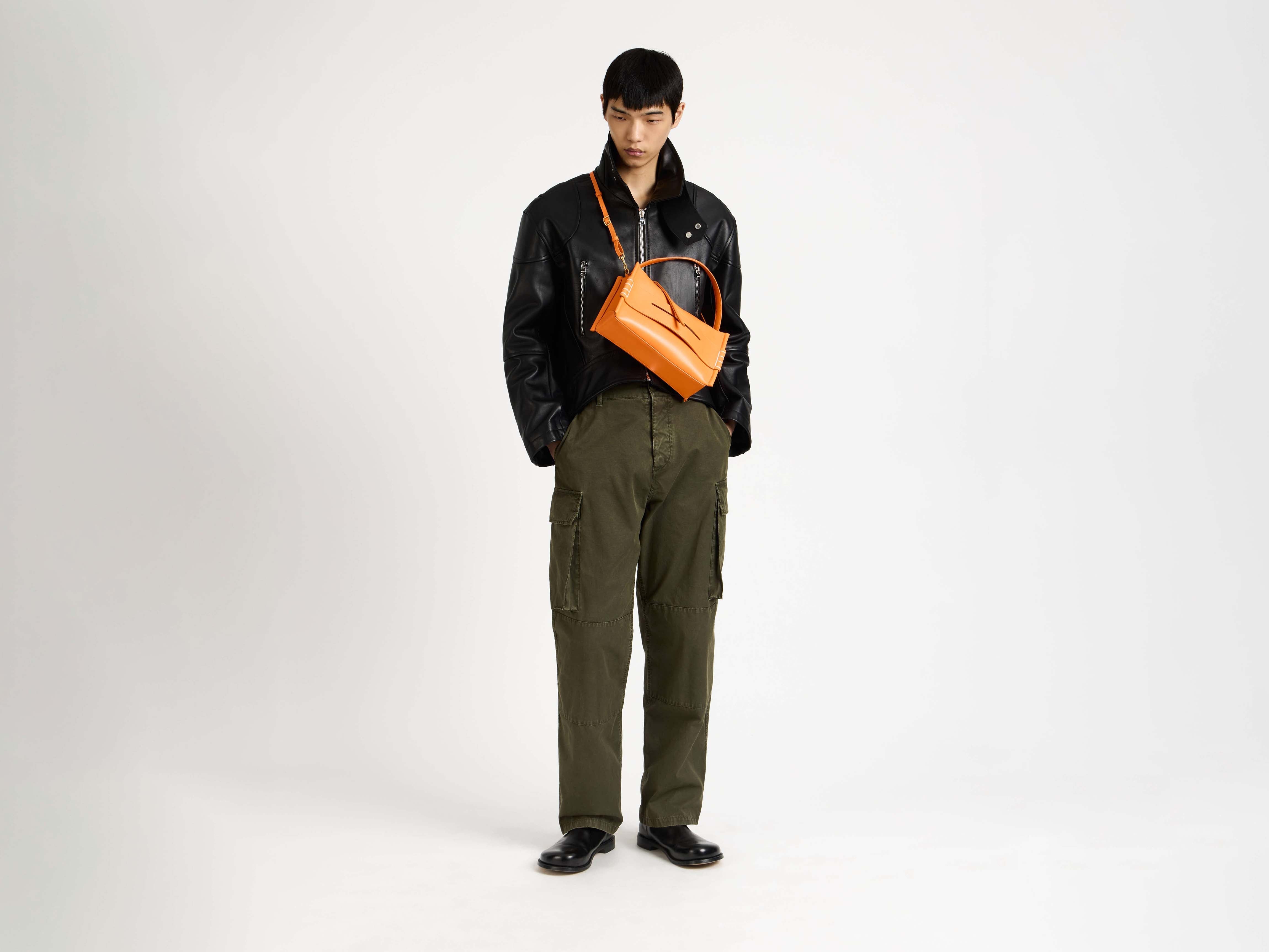 VEQUM CURVE ARM SHORT JACKET ブラック　黒　ショート Curve_Down_Jacket_FRKM_SCD_DES