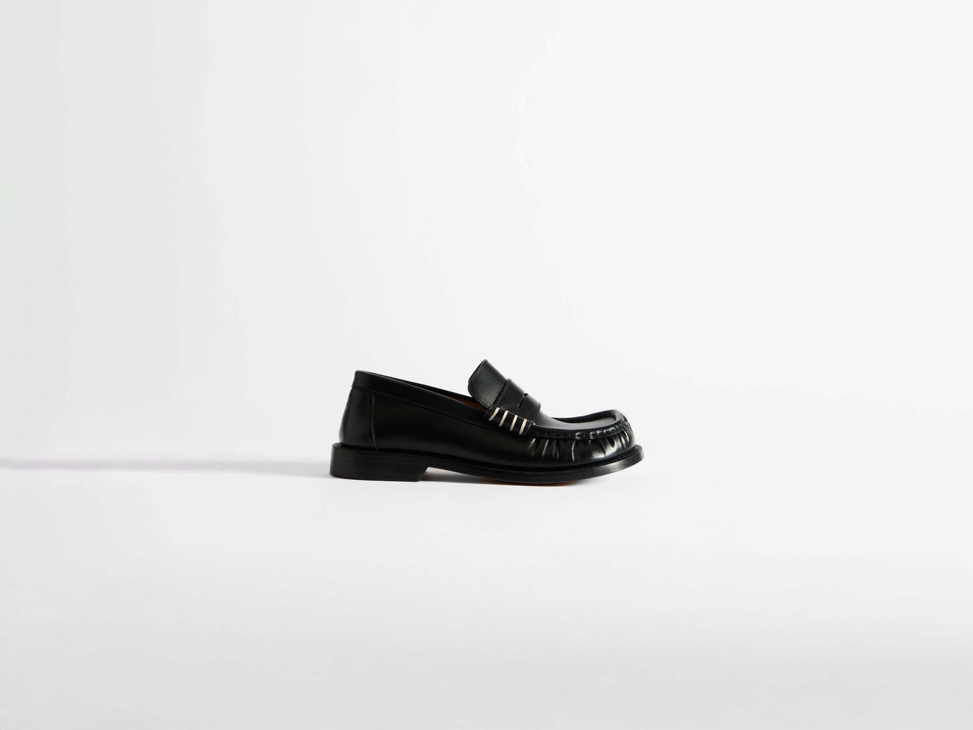 loafer moccasin w black Product Side 5