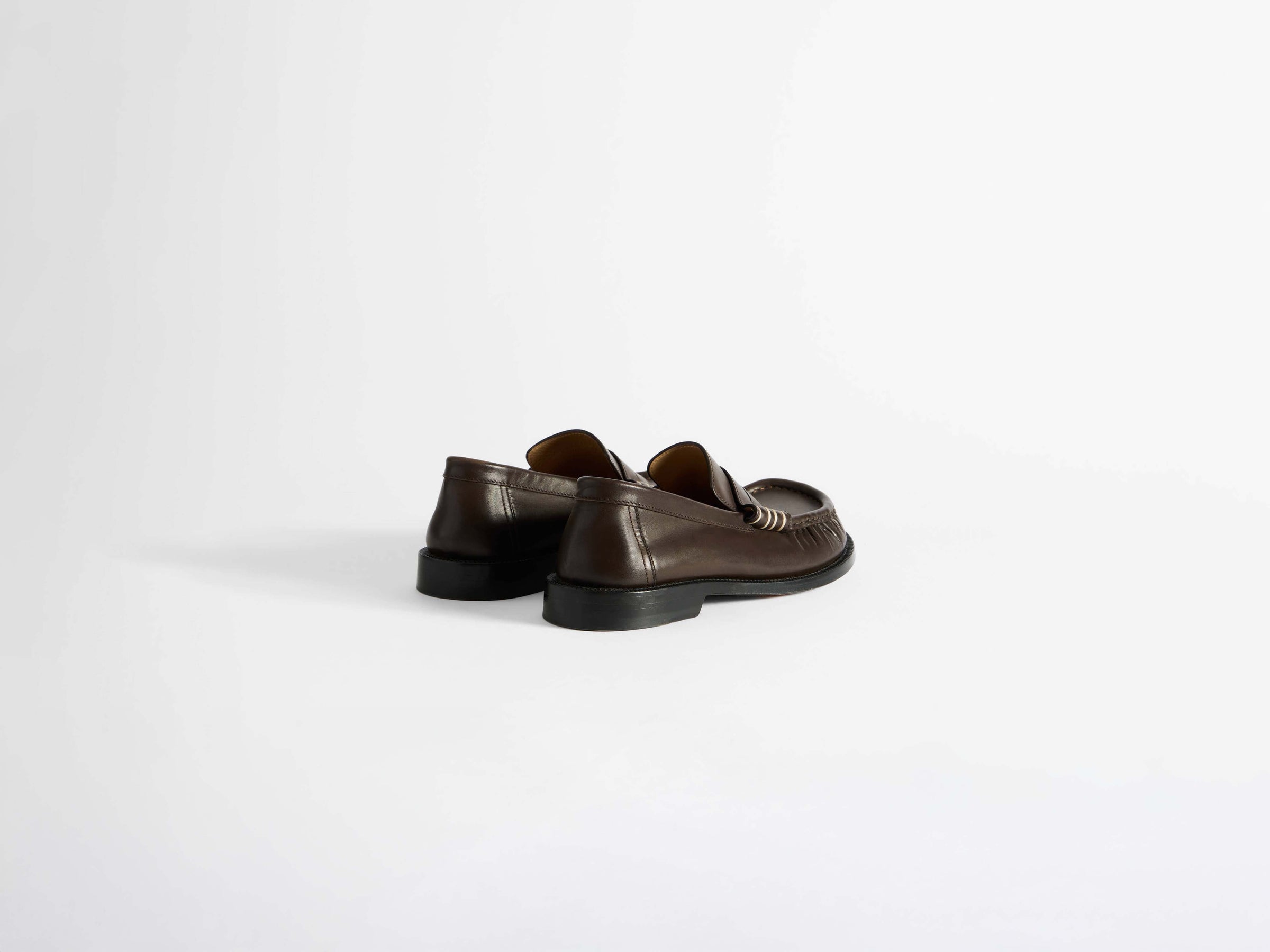 loafer moccasin m chocolate brown Product Angle 3